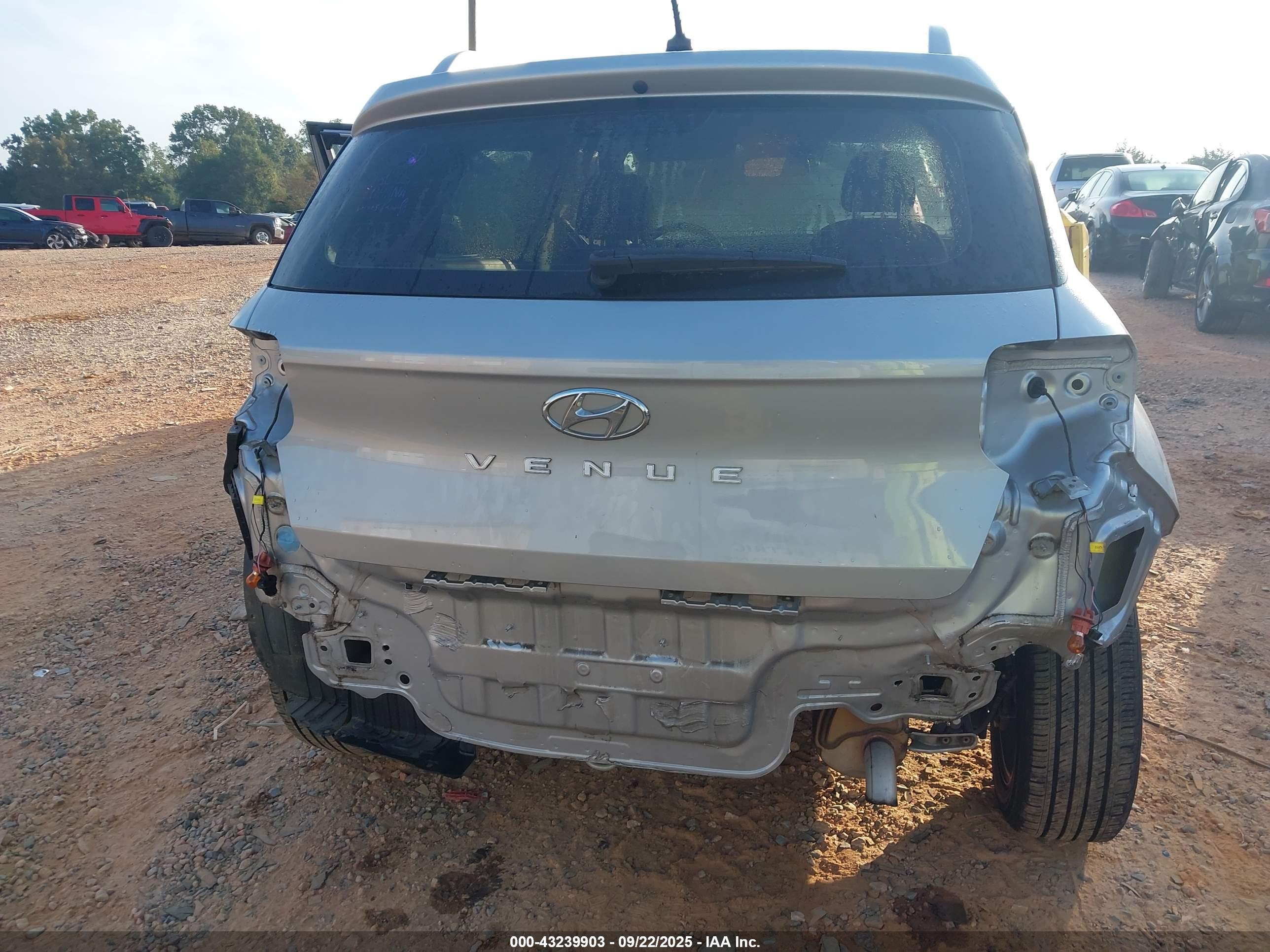 HYUNDAI VENUE image 6