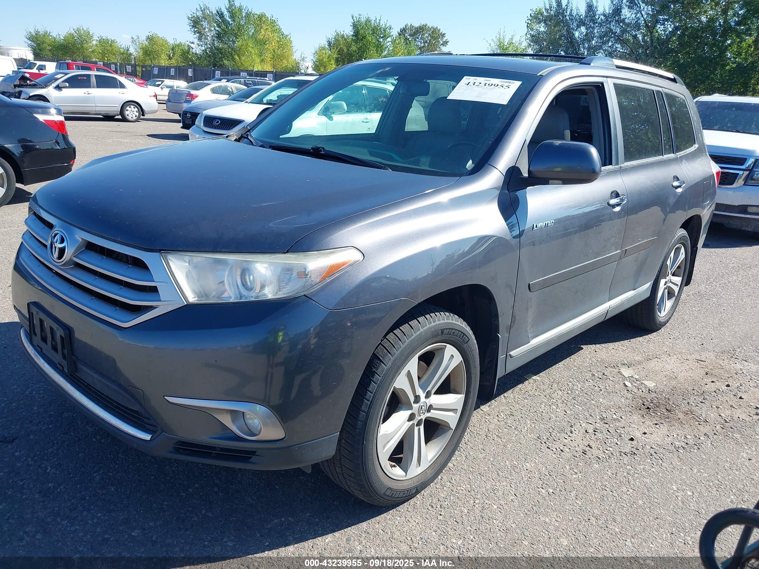 TOYOTA HIGHLANDER image 2