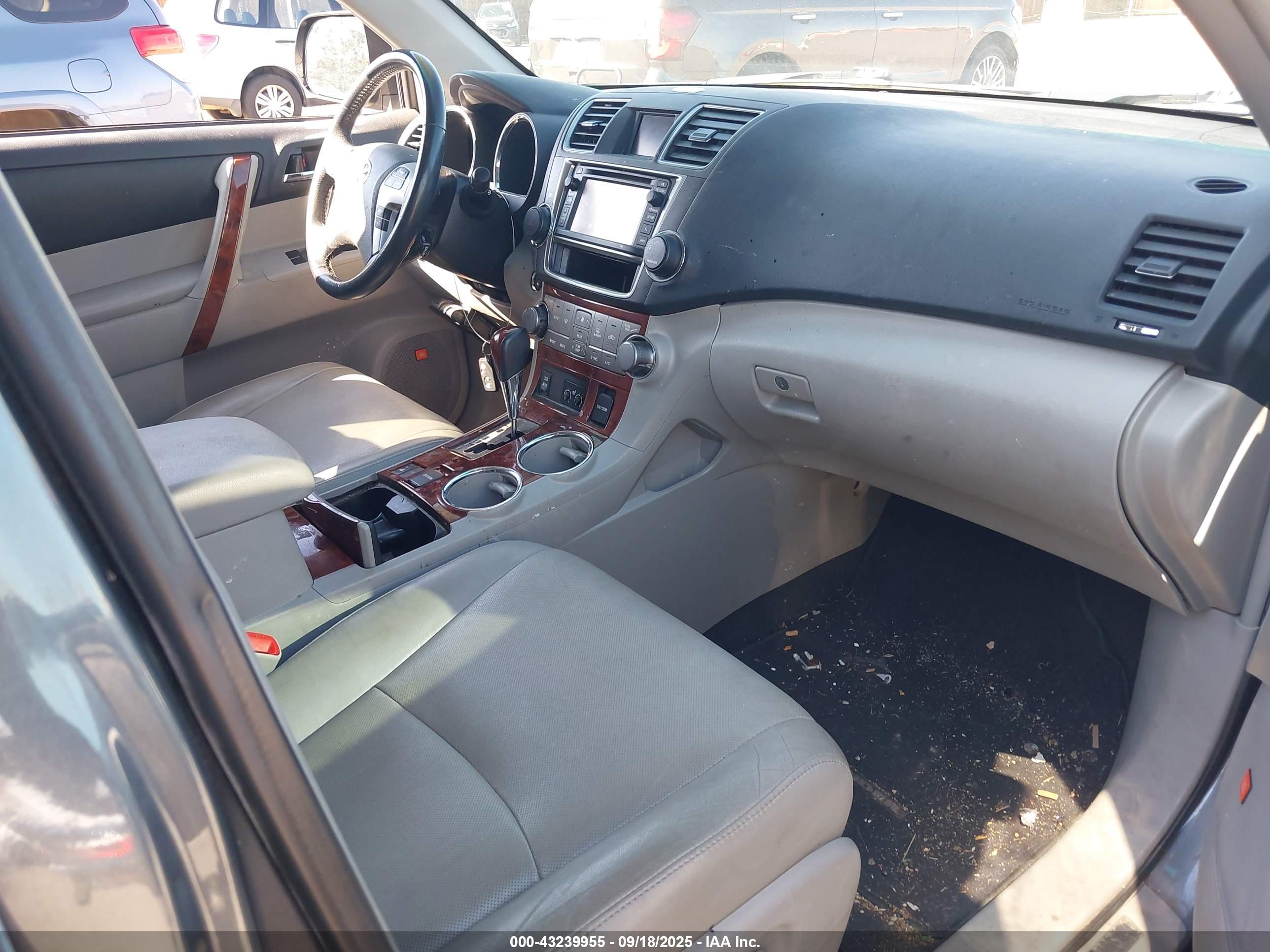 TOYOTA HIGHLANDER image 5