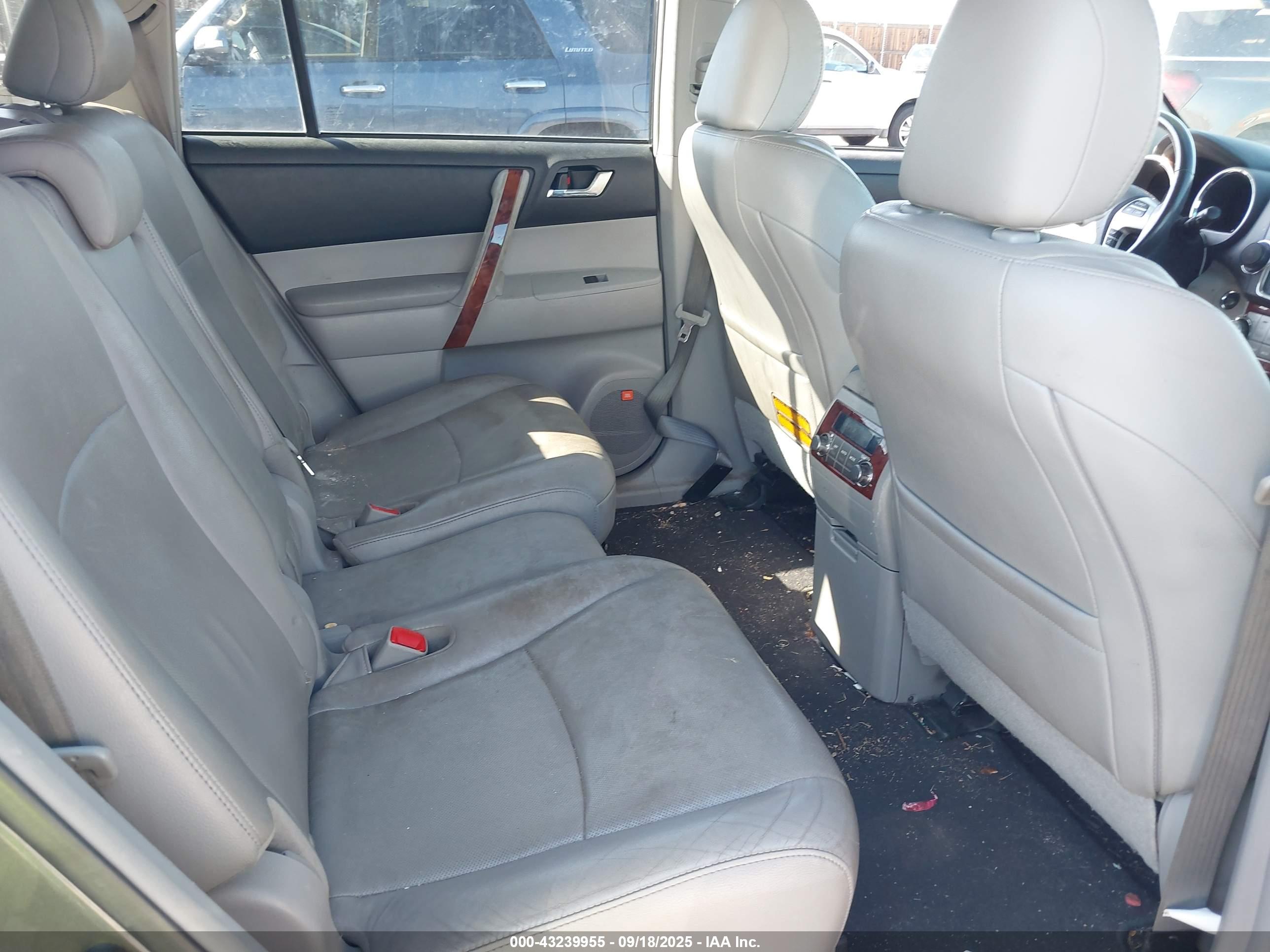 TOYOTA HIGHLANDER image 8
