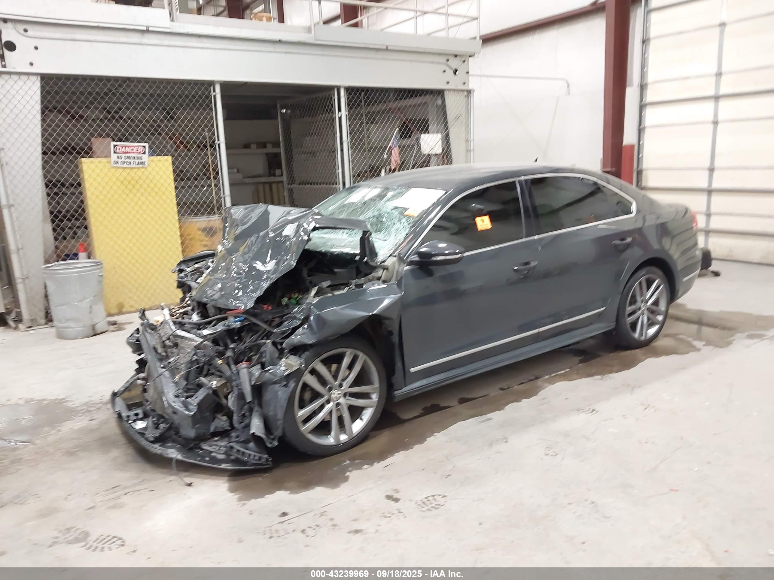 VOLKSWAGEN PASSAT image 2
