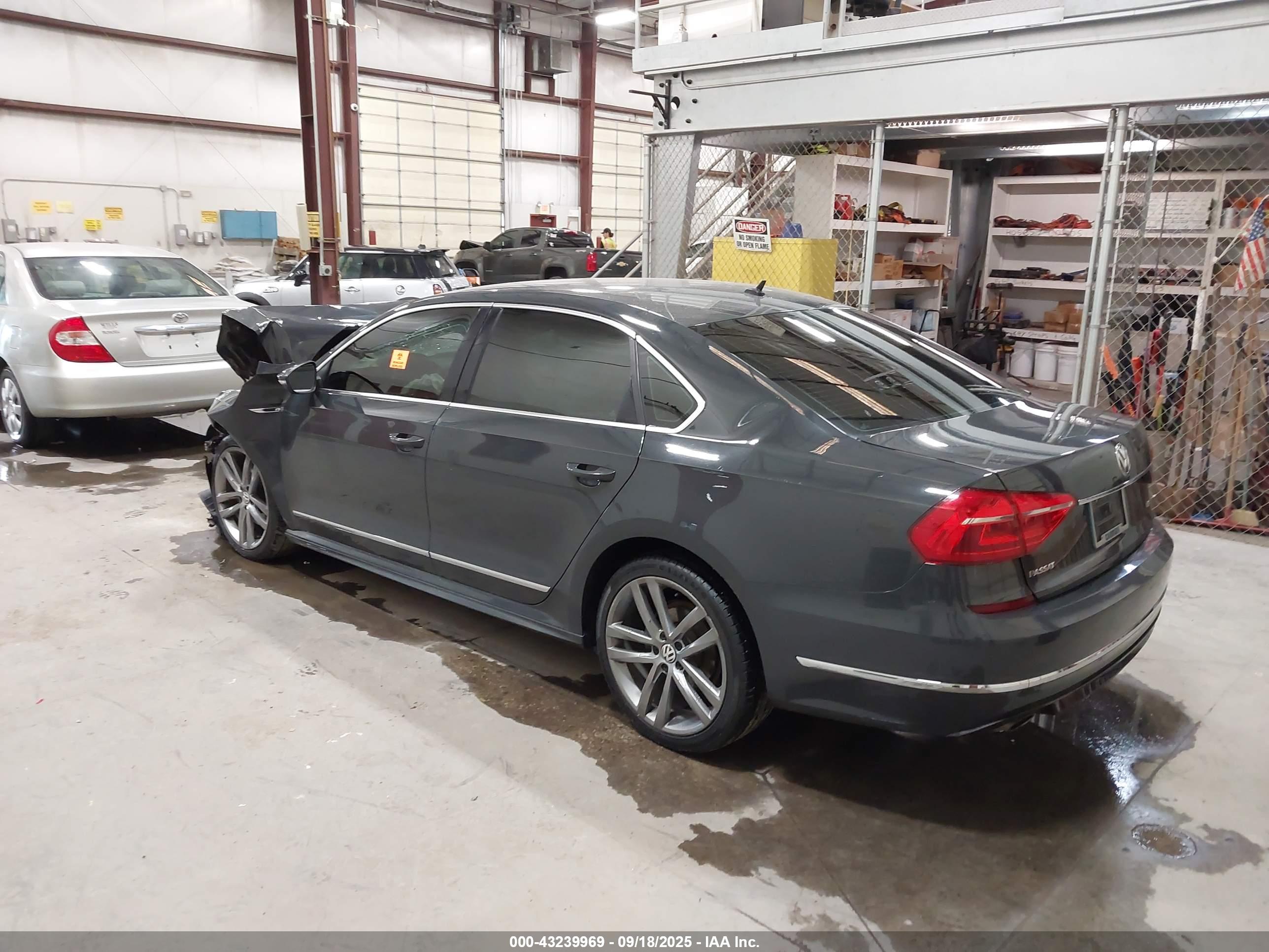 VOLKSWAGEN PASSAT image 3