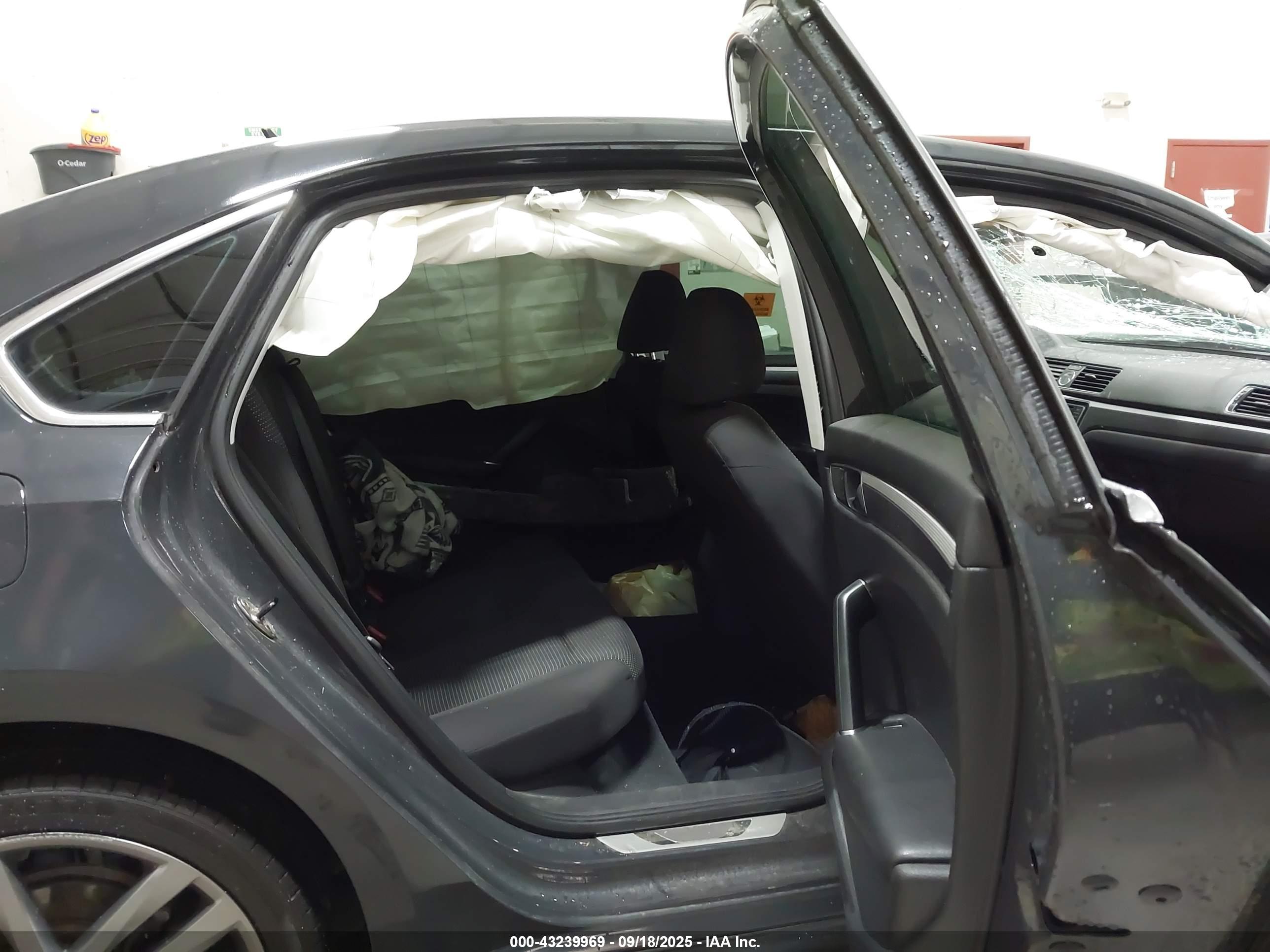 VOLKSWAGEN PASSAT image 8