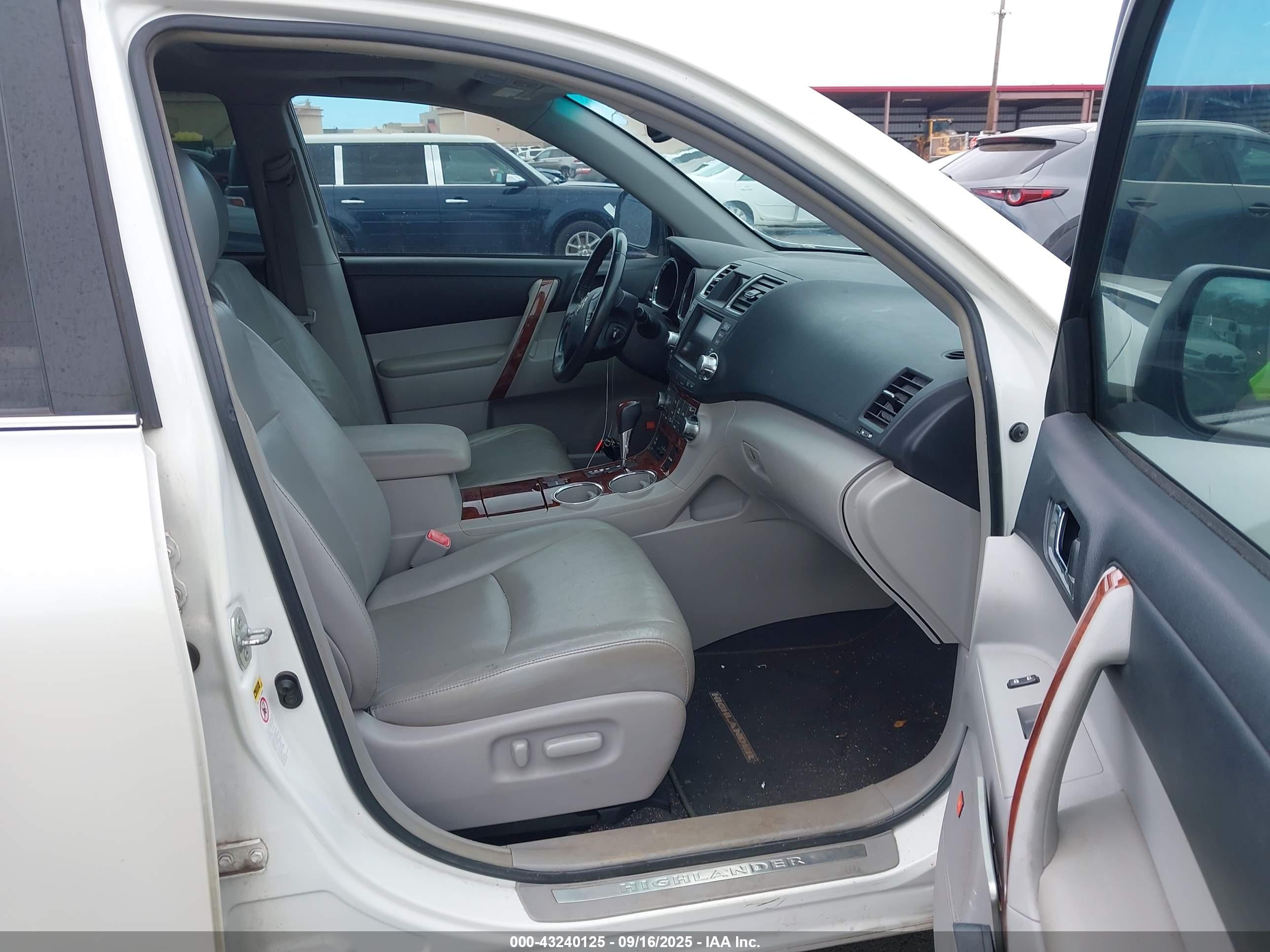 TOYOTA HIGHLANDER image 5