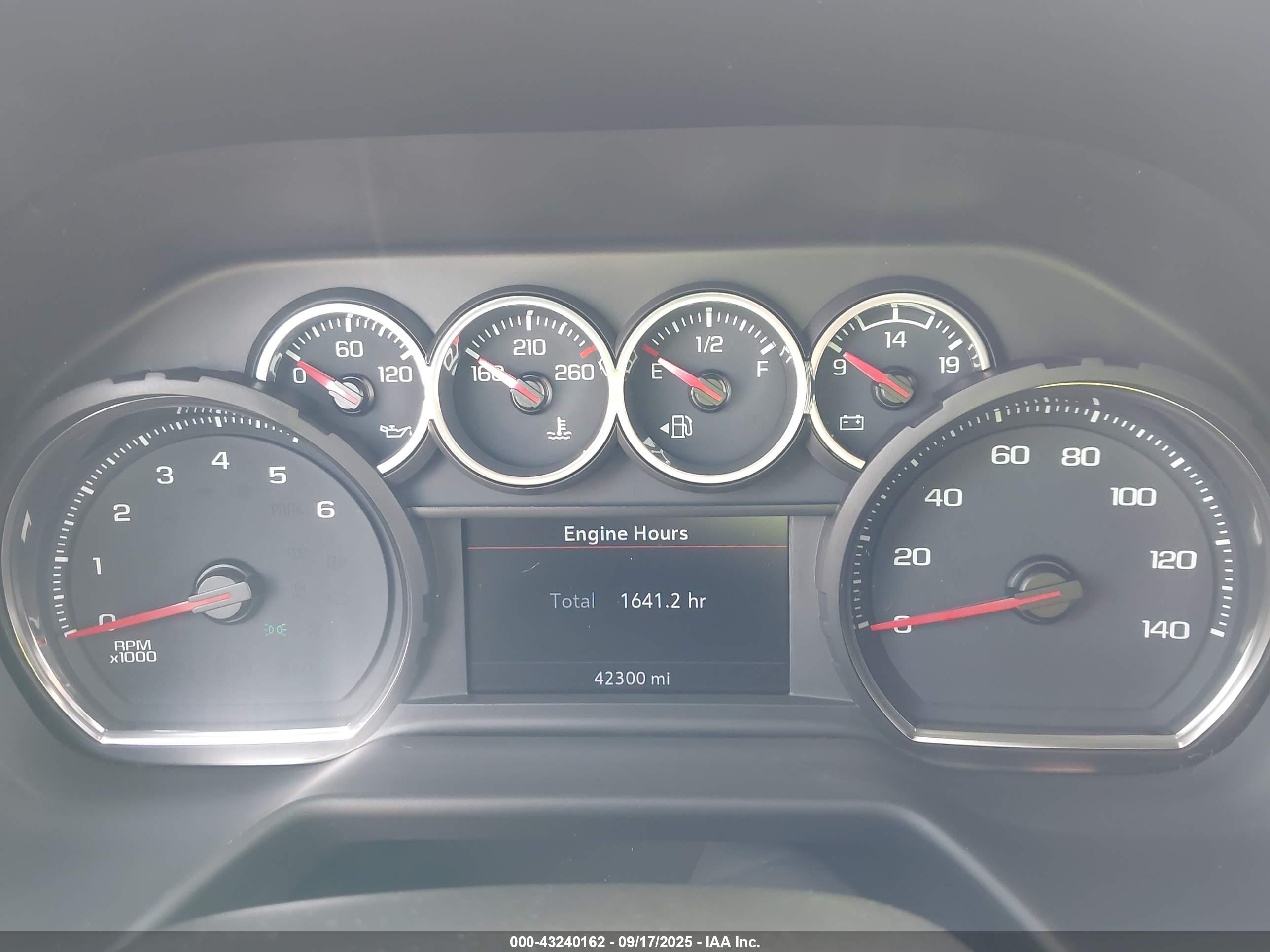 CHEVROLET TAHOE image 7