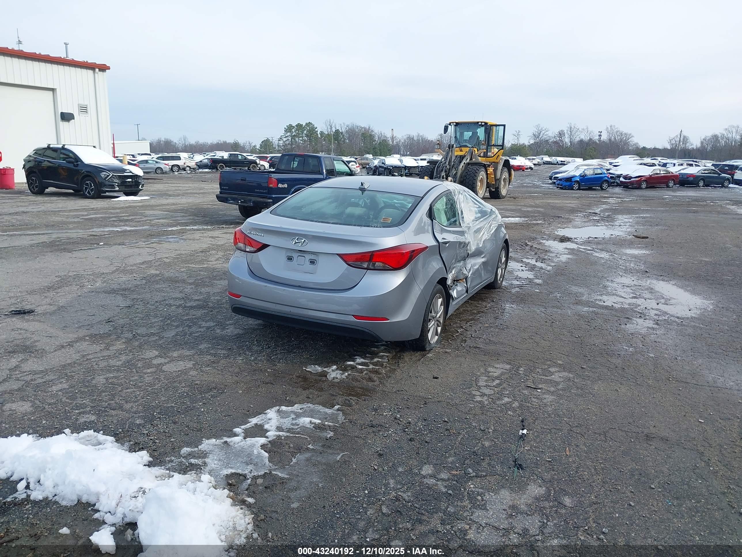 HYUNDAI ELANTRA image 4
