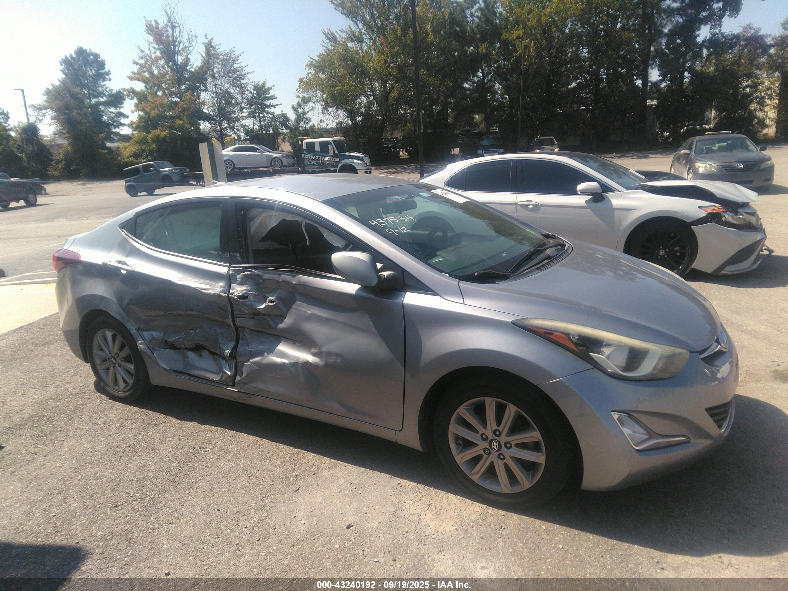 HYUNDAI ELANTRA image 6