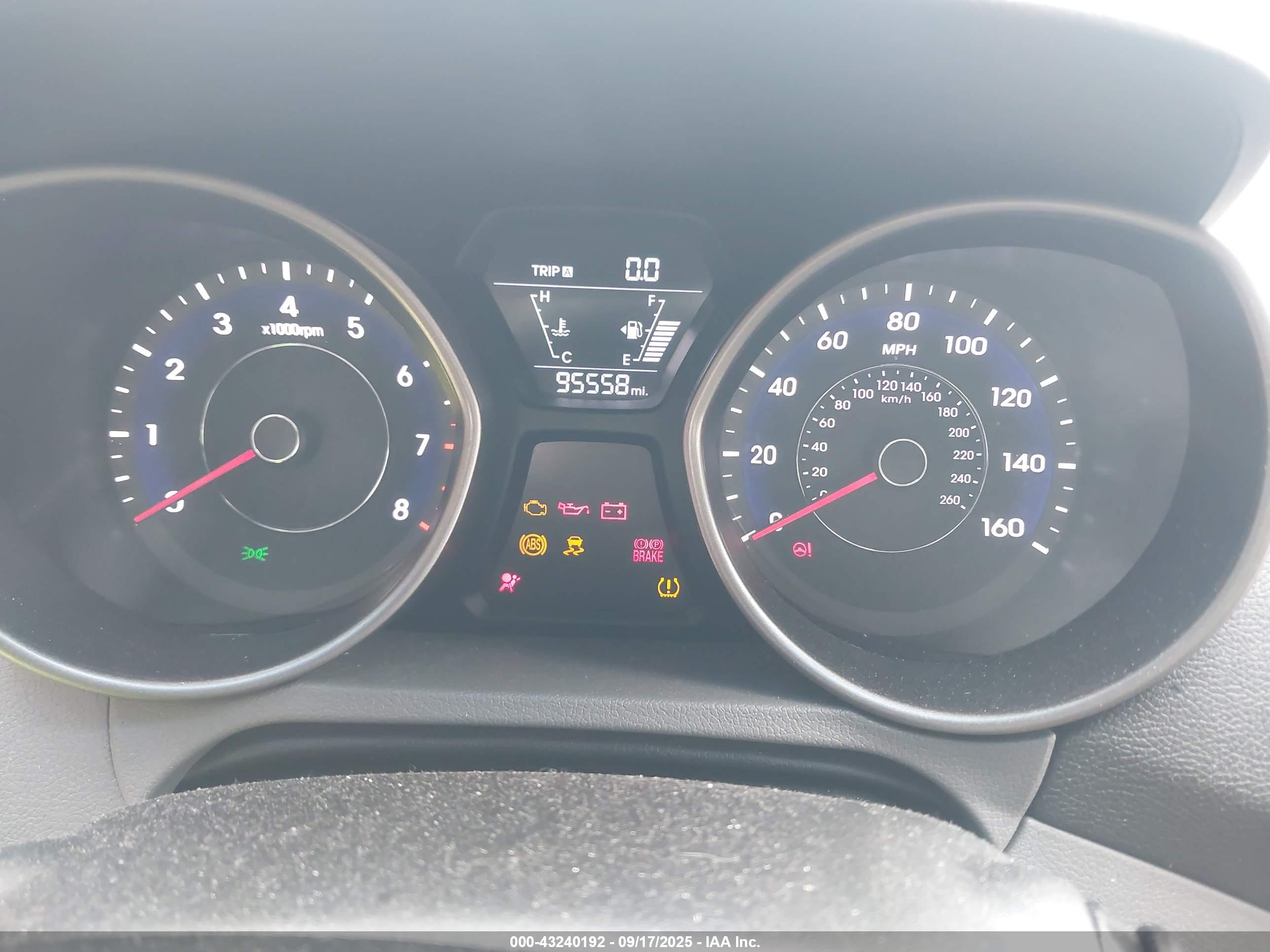 HYUNDAI ELANTRA image 7