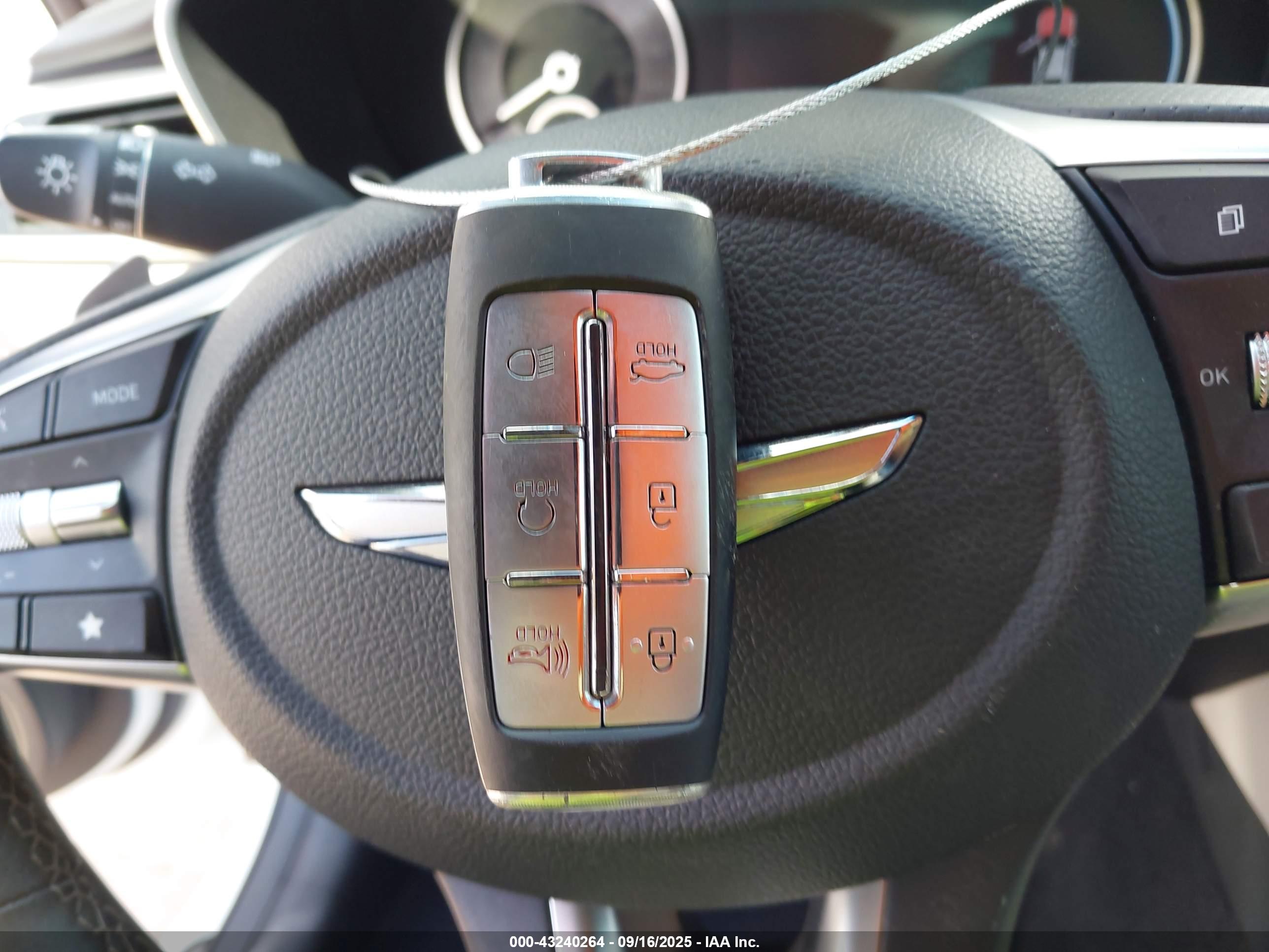 GENESIS G70 image 11