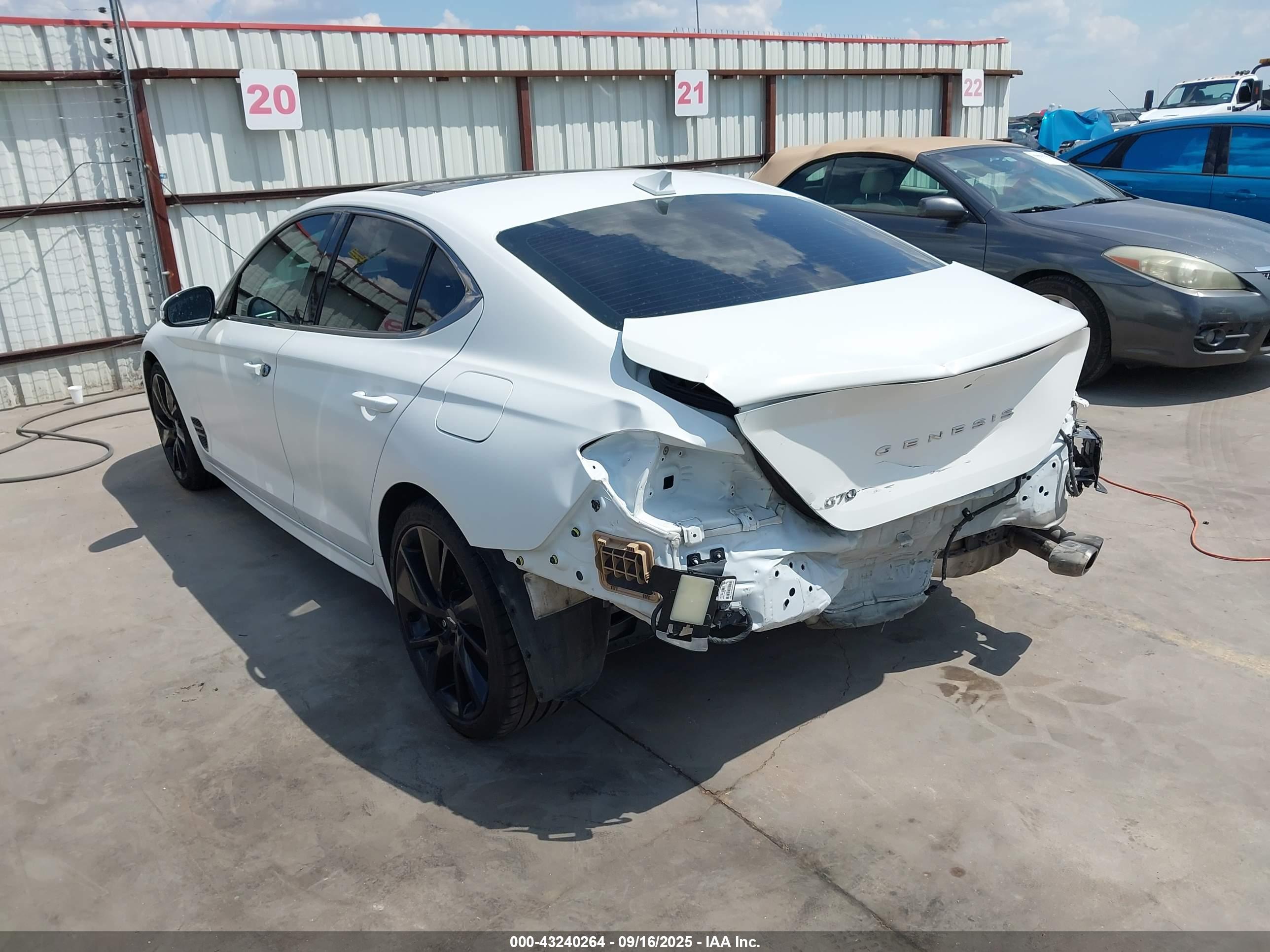 GENESIS G70 image 3