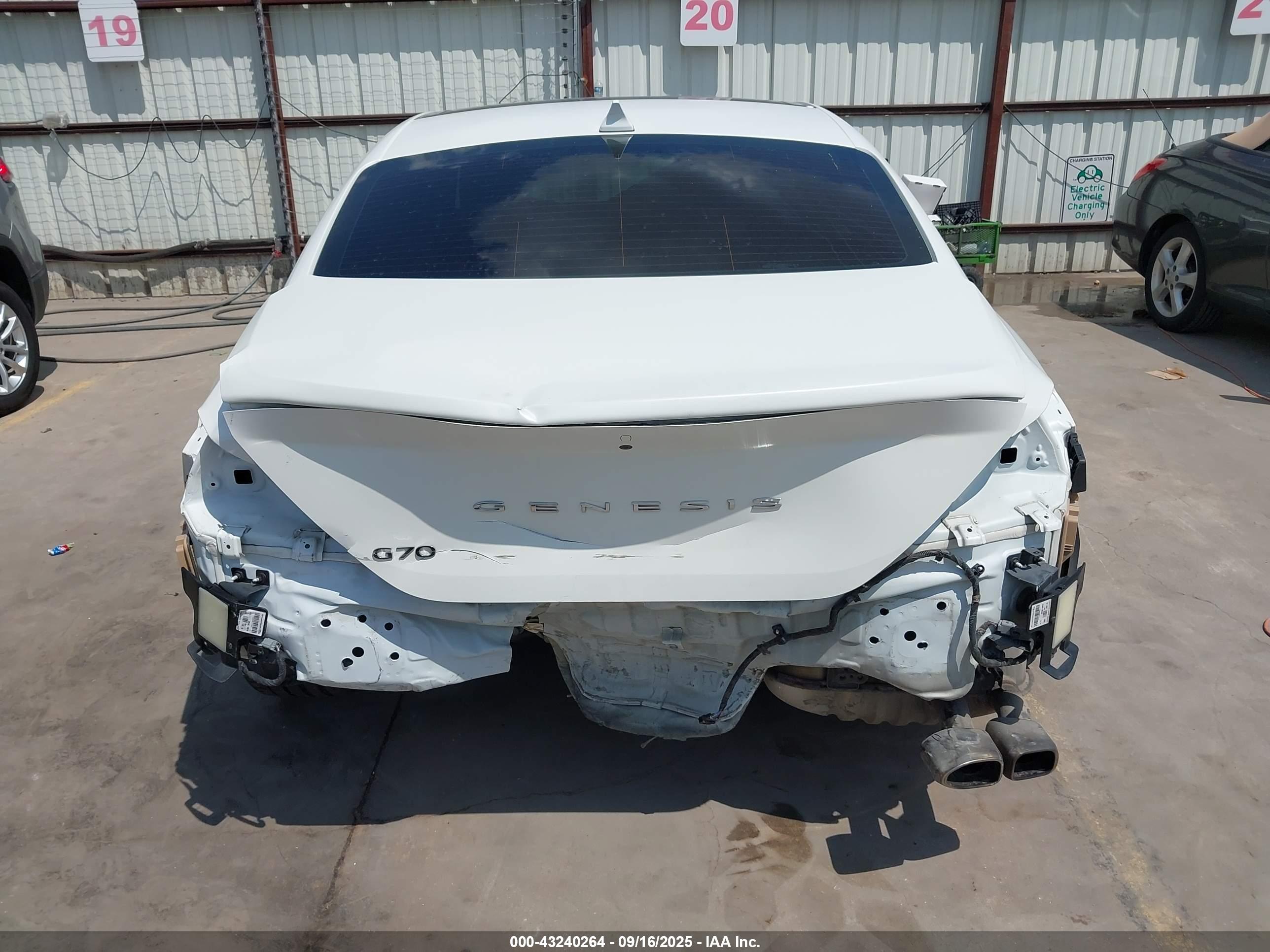 GENESIS G70 image 6