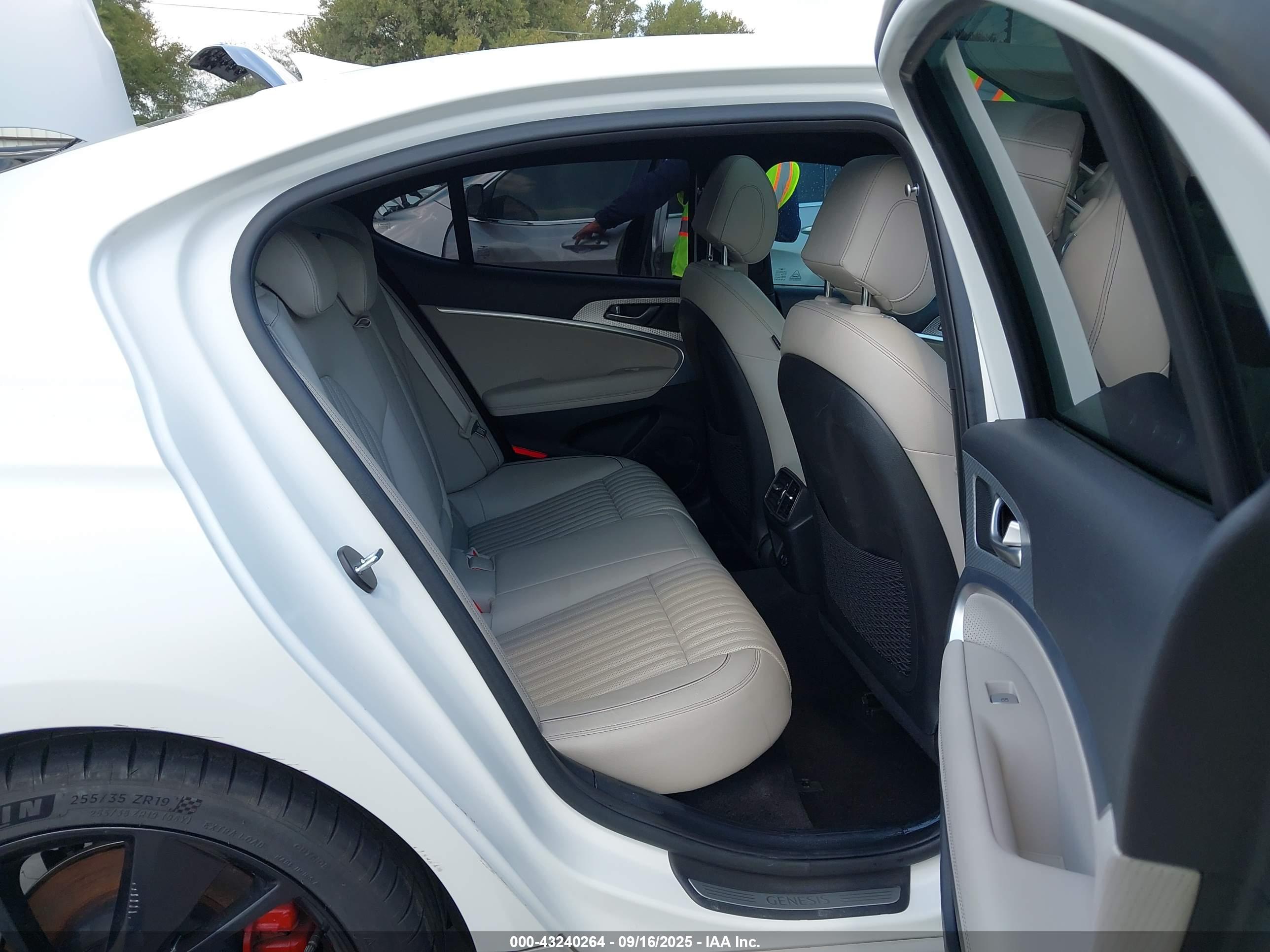 GENESIS G70 image 8