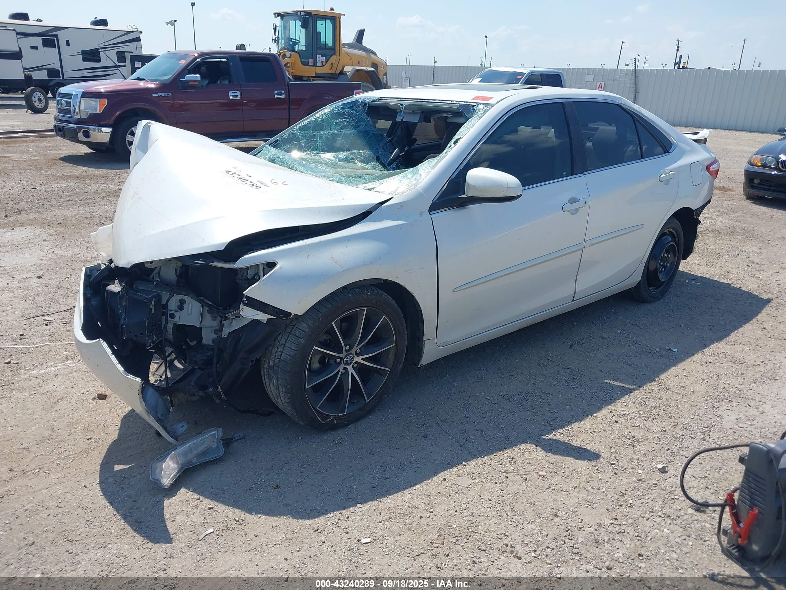 TOYOTA CAMRY image 2