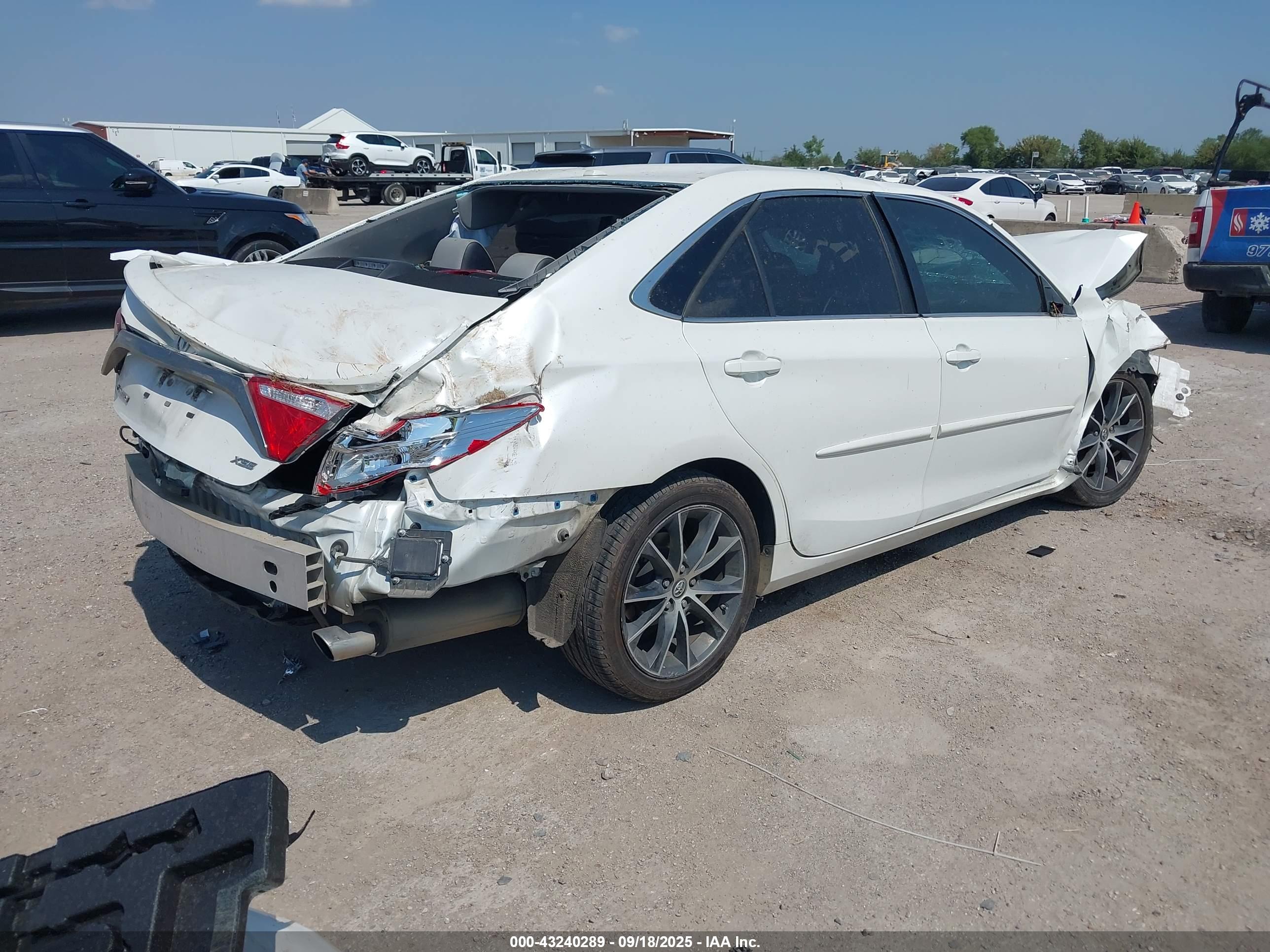 TOYOTA CAMRY image 4