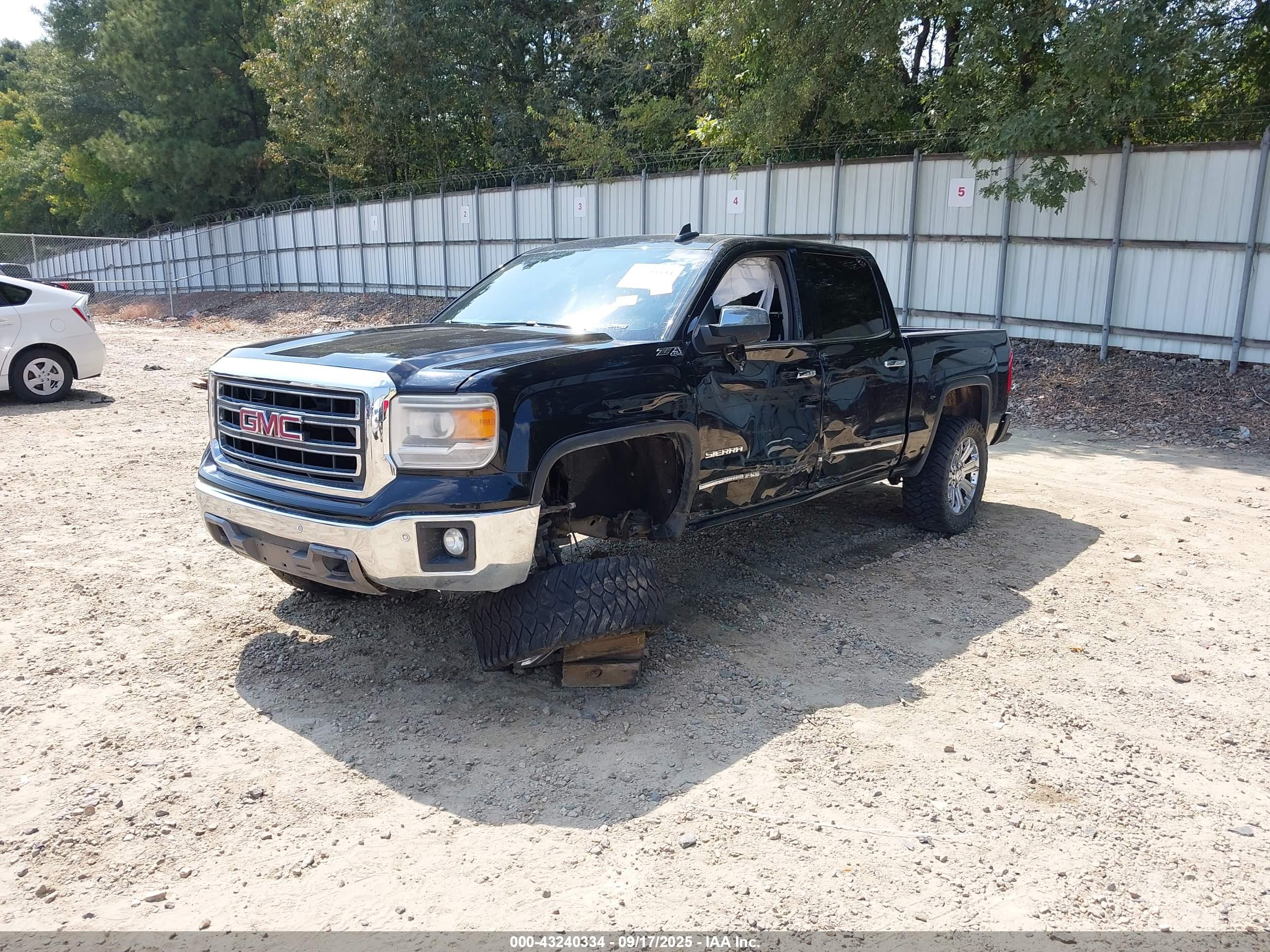 GMC SIERRA image 2