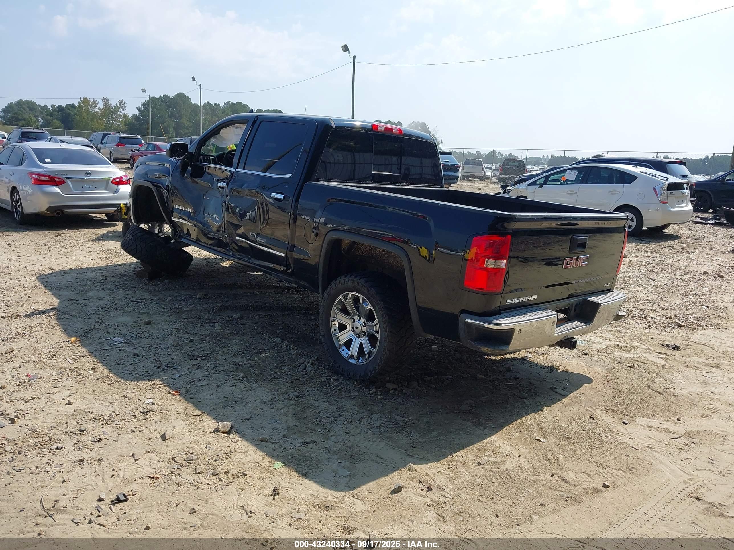 GMC SIERRA image 3