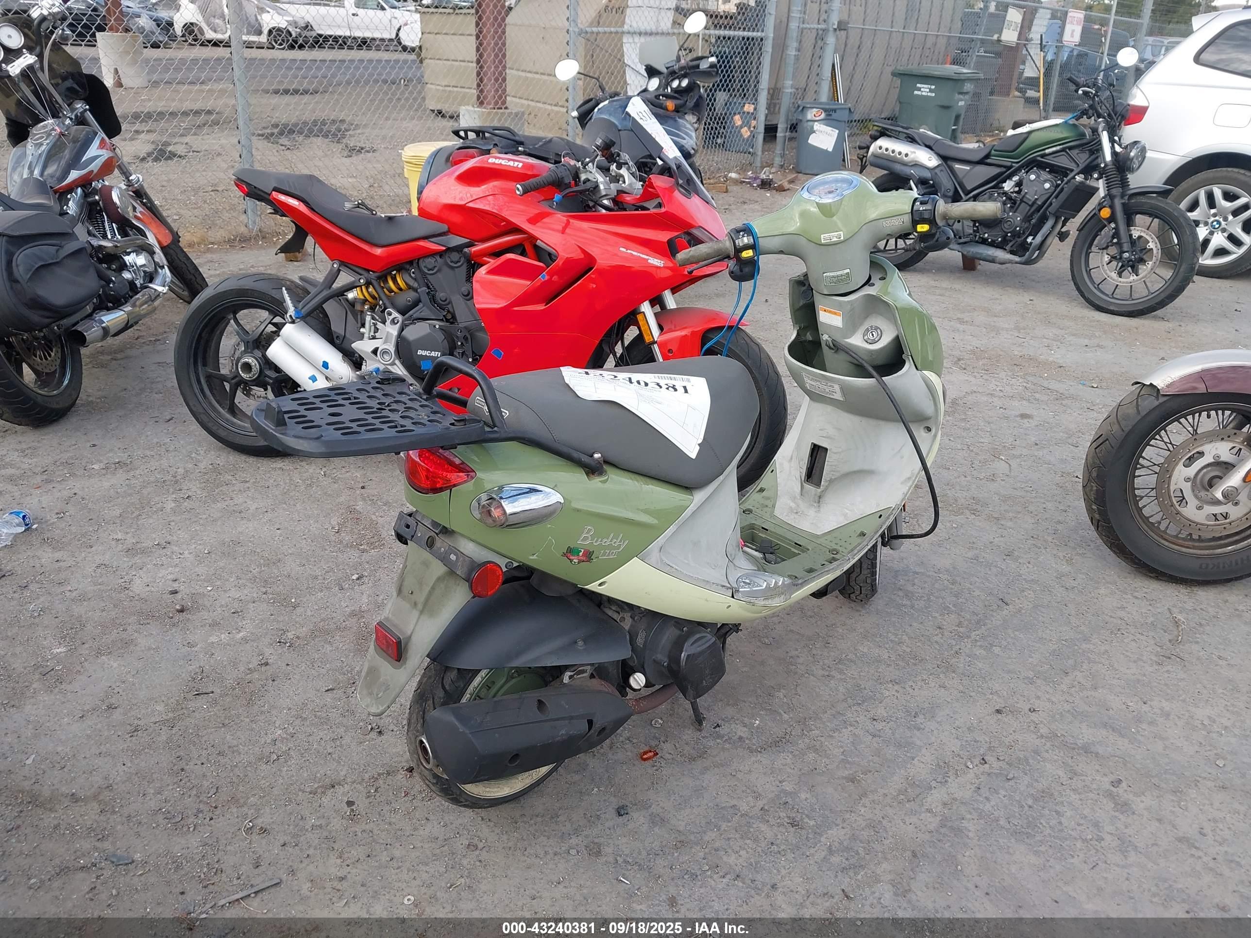 GENUINE SCOOTER image 4
