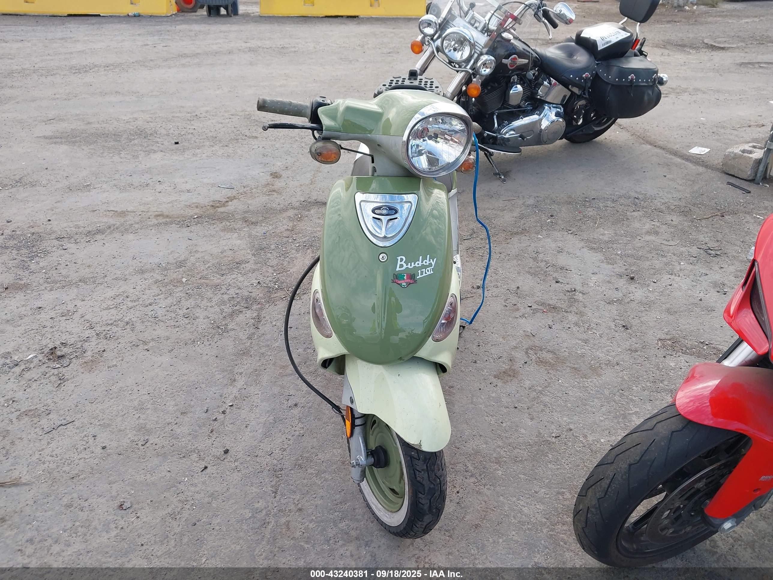 GENUINE SCOOTER image 5