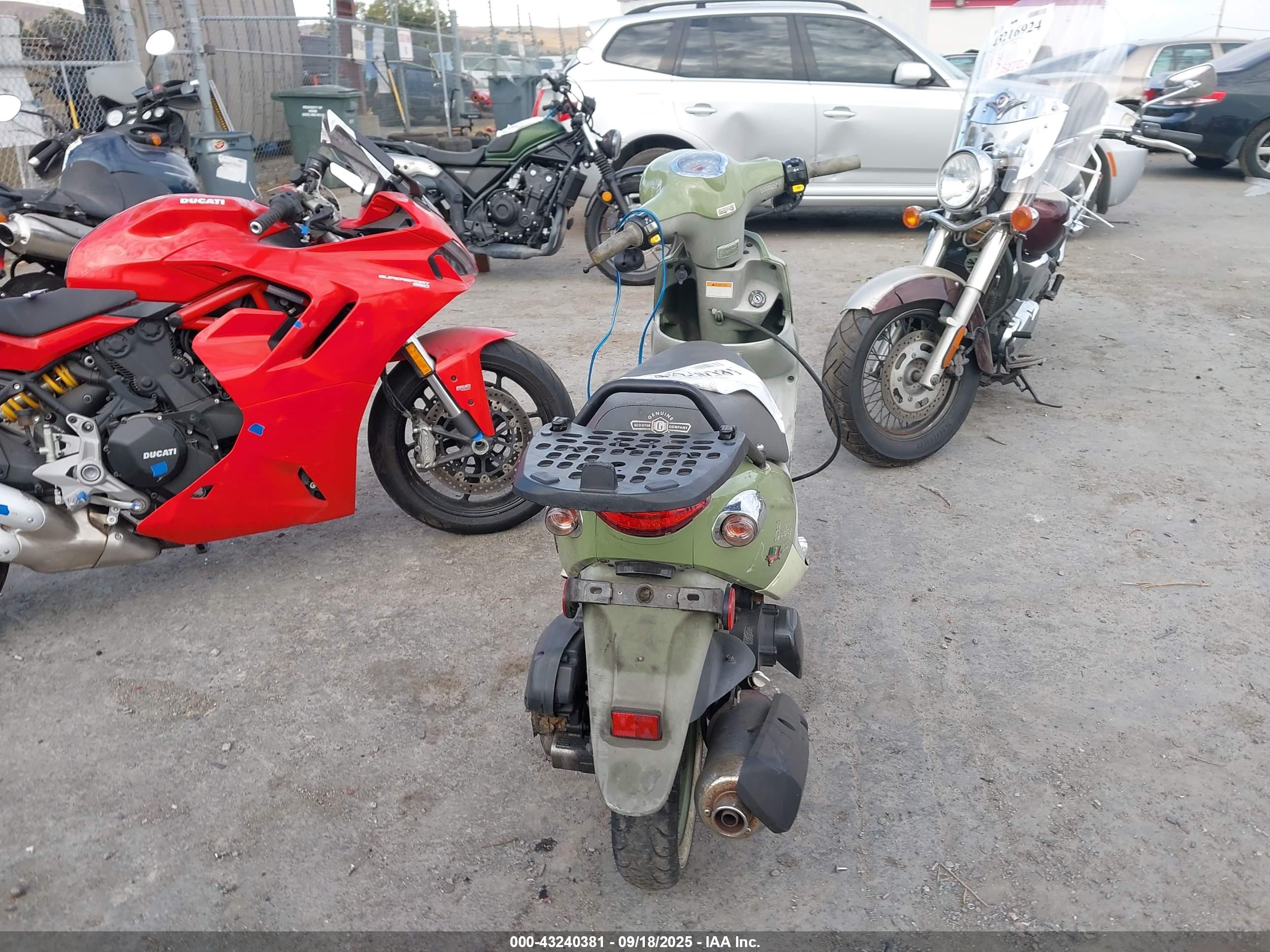GENUINE SCOOTER image 6