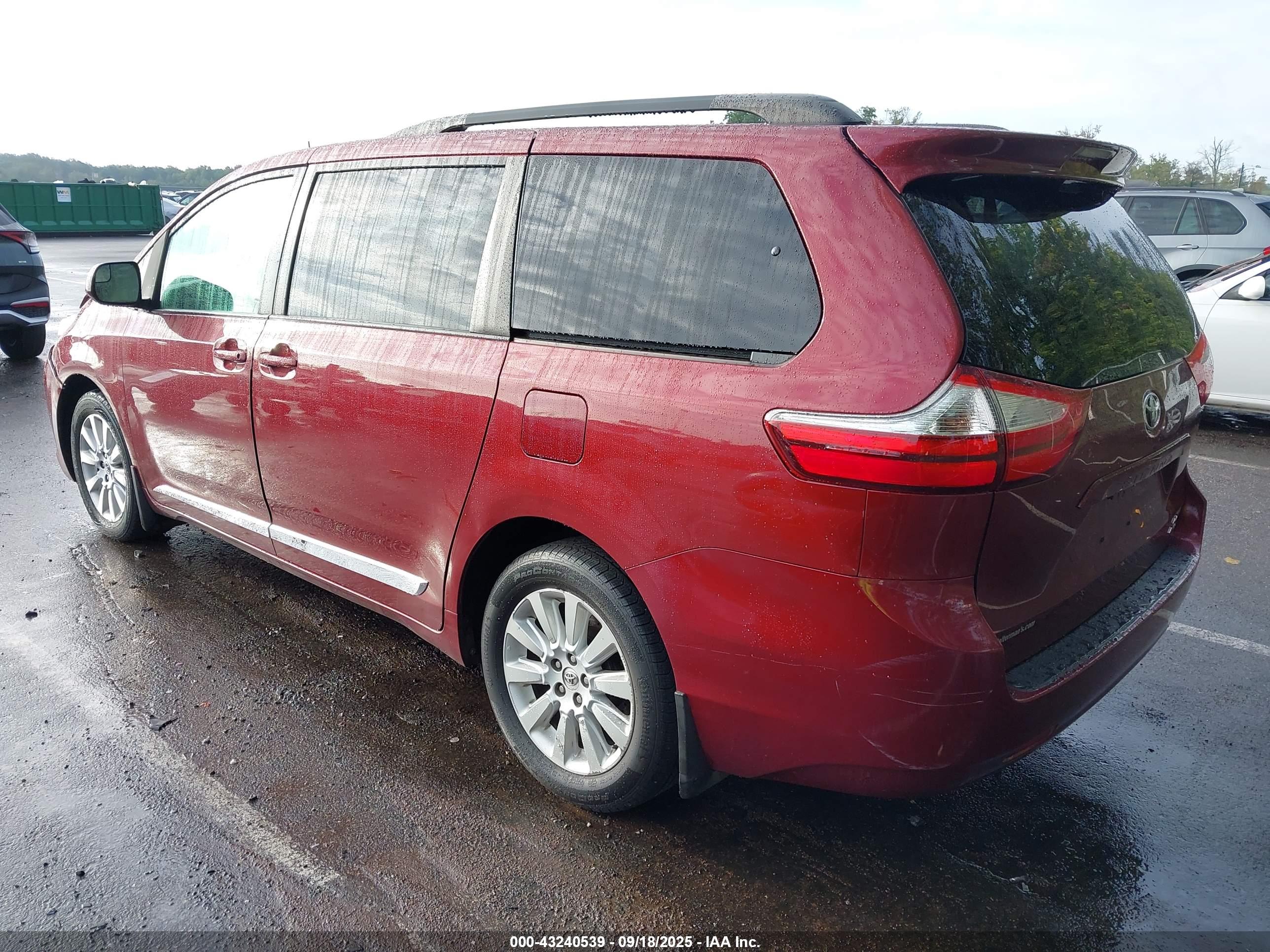 TOYOTA SIENNA image 3