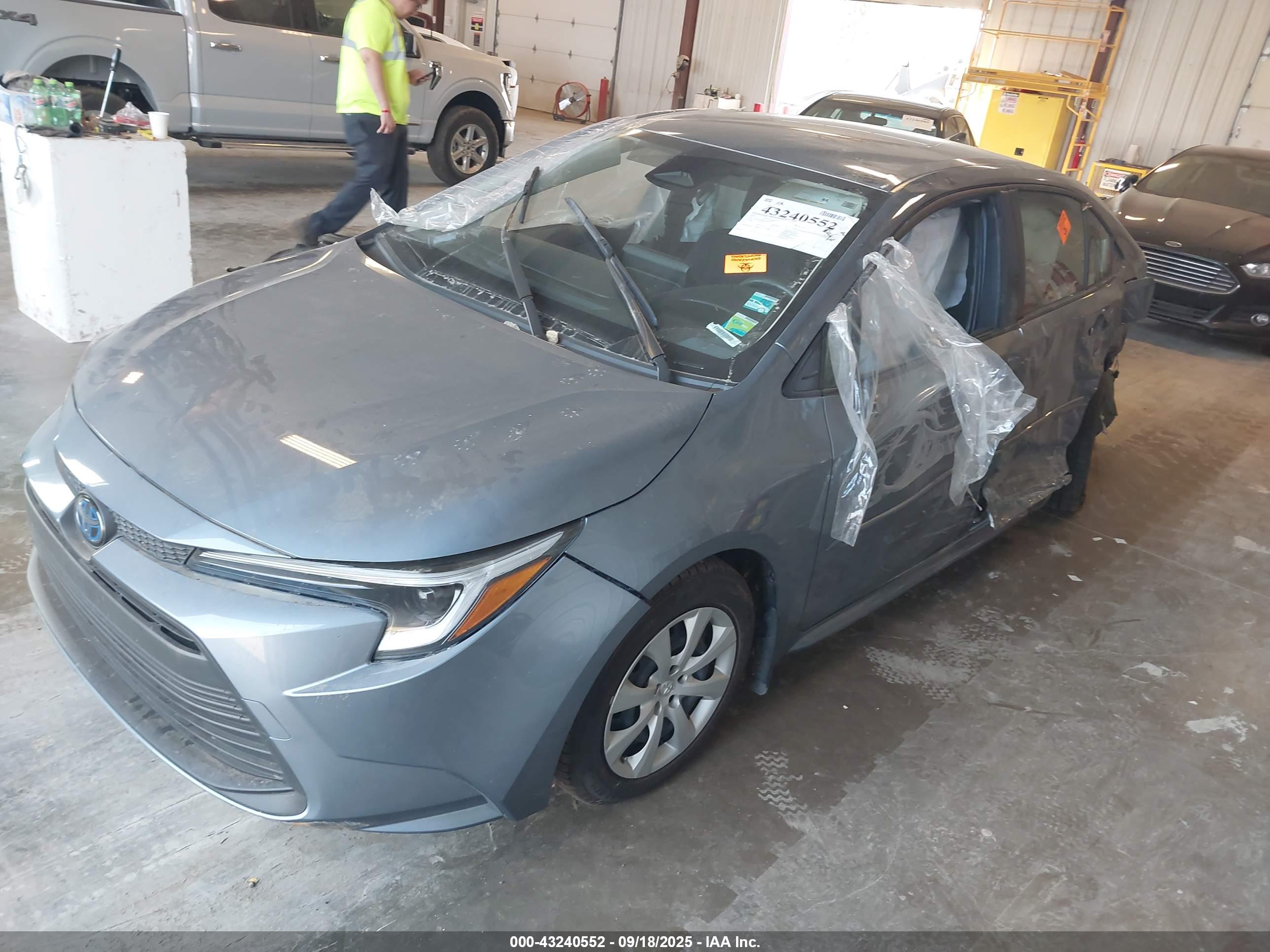 TOYOTA COROLLA image 2