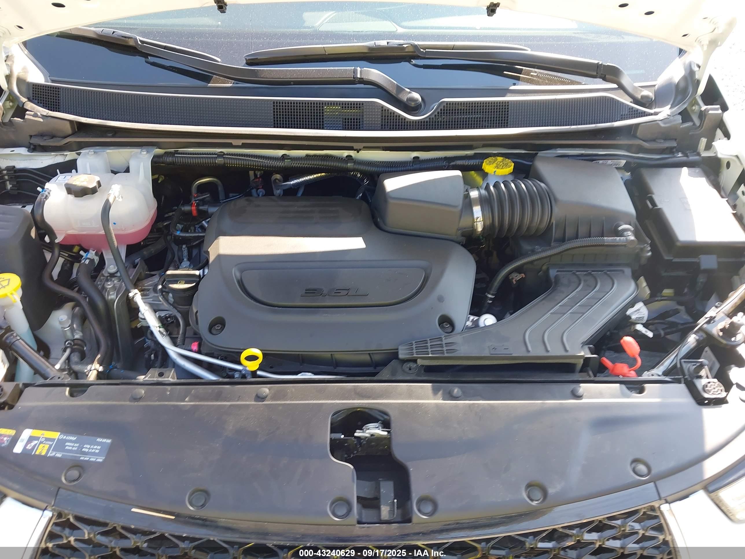 CHRYSLER PACIFICA image 10
