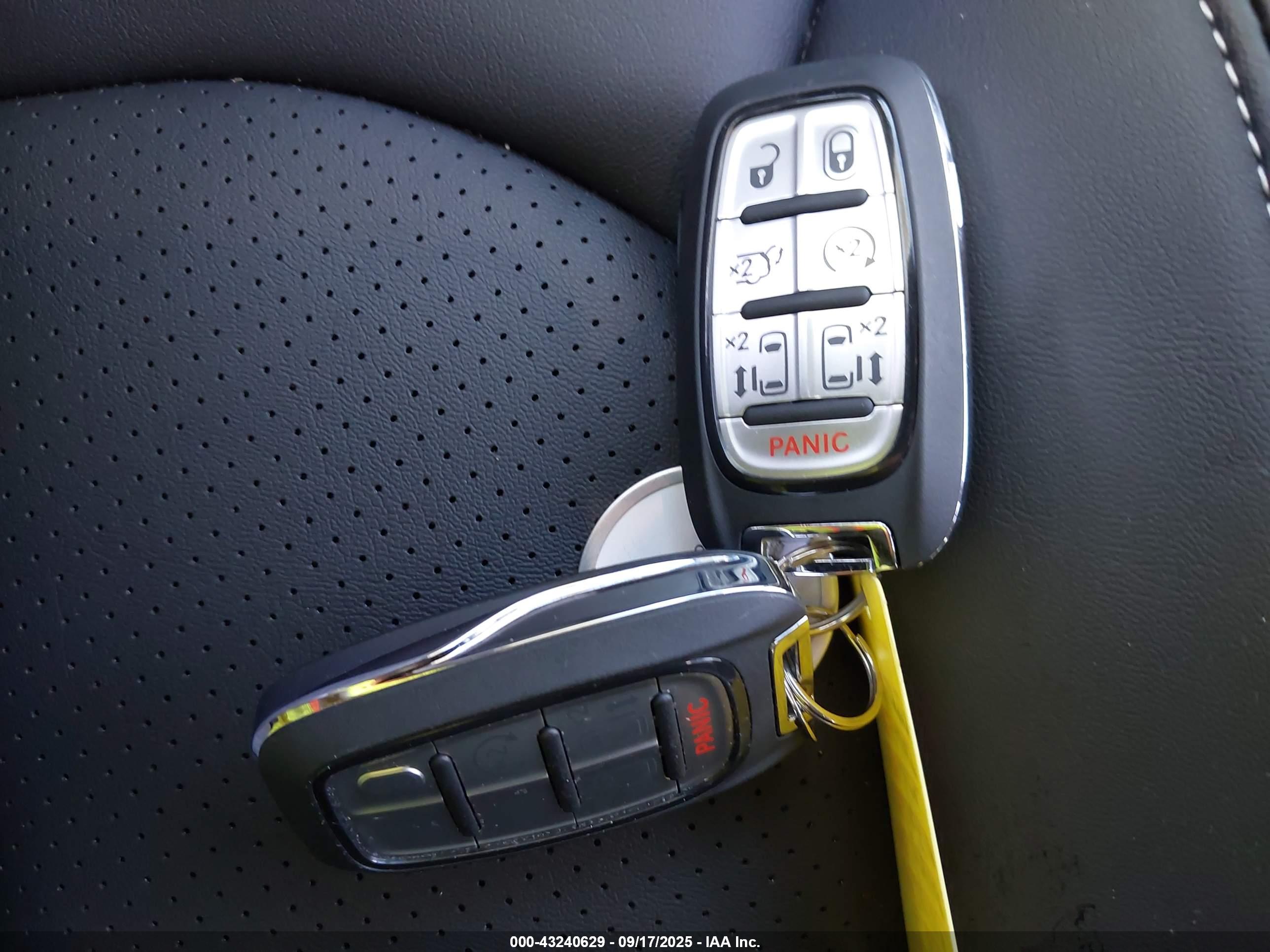 CHRYSLER PACIFICA image 11