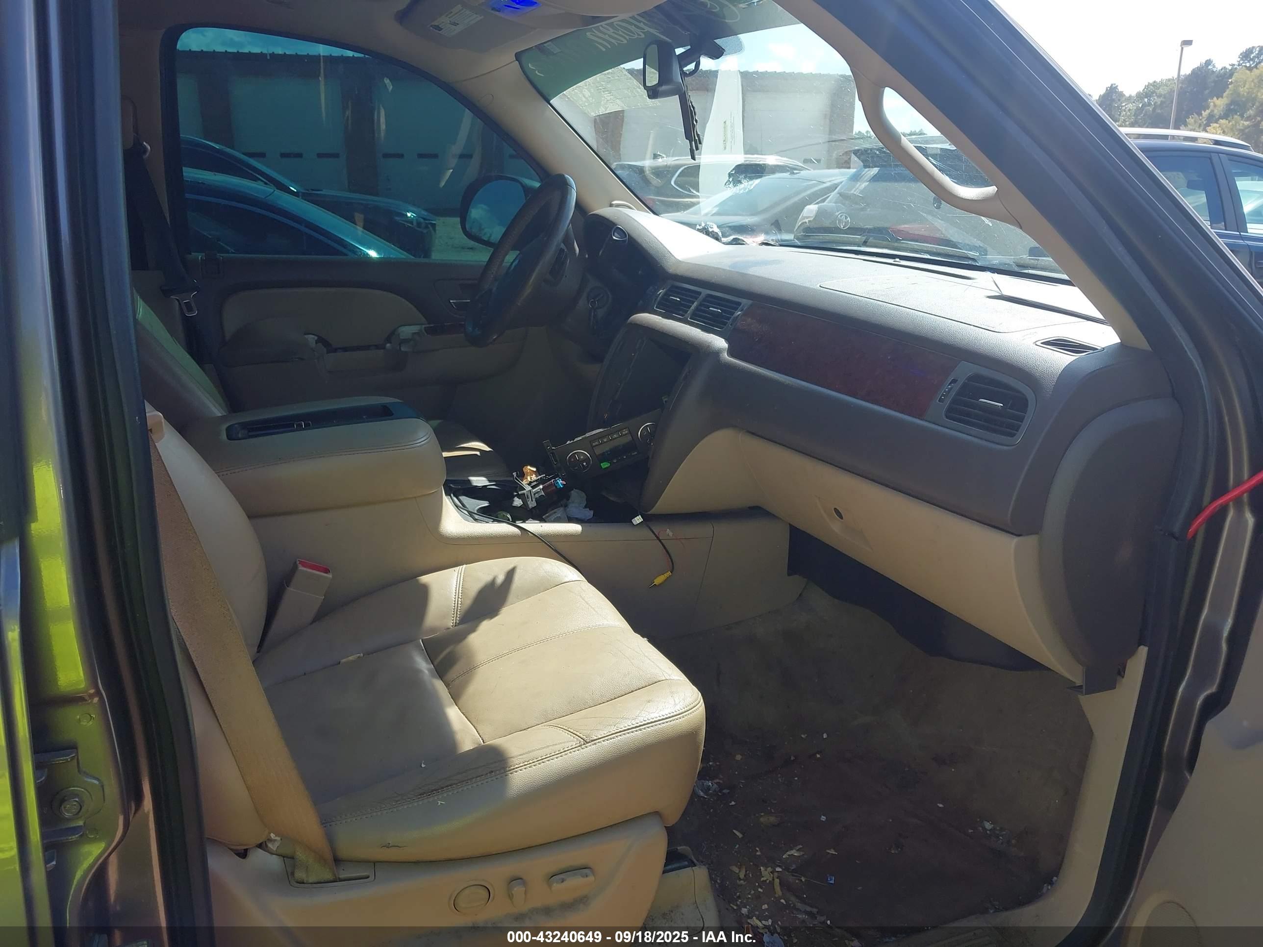 CHEVROLET TAHOE image 5