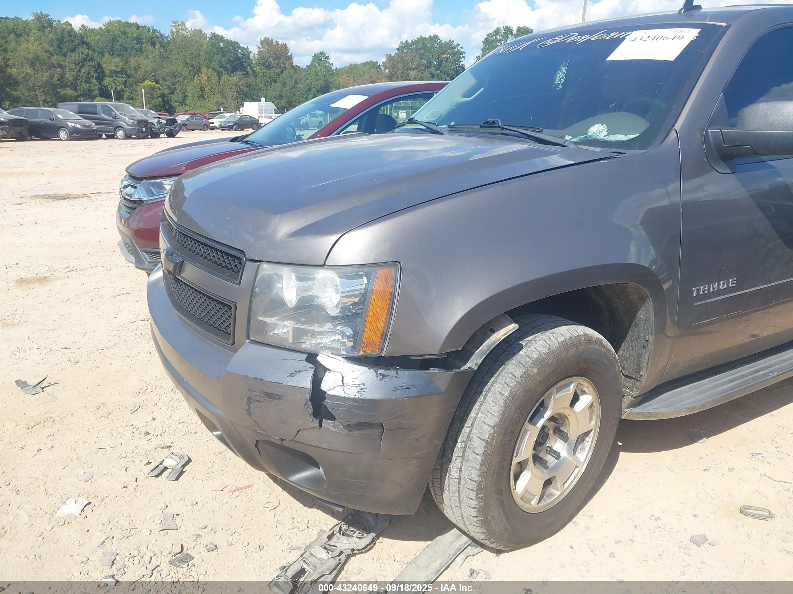 CHEVROLET TAHOE image 6