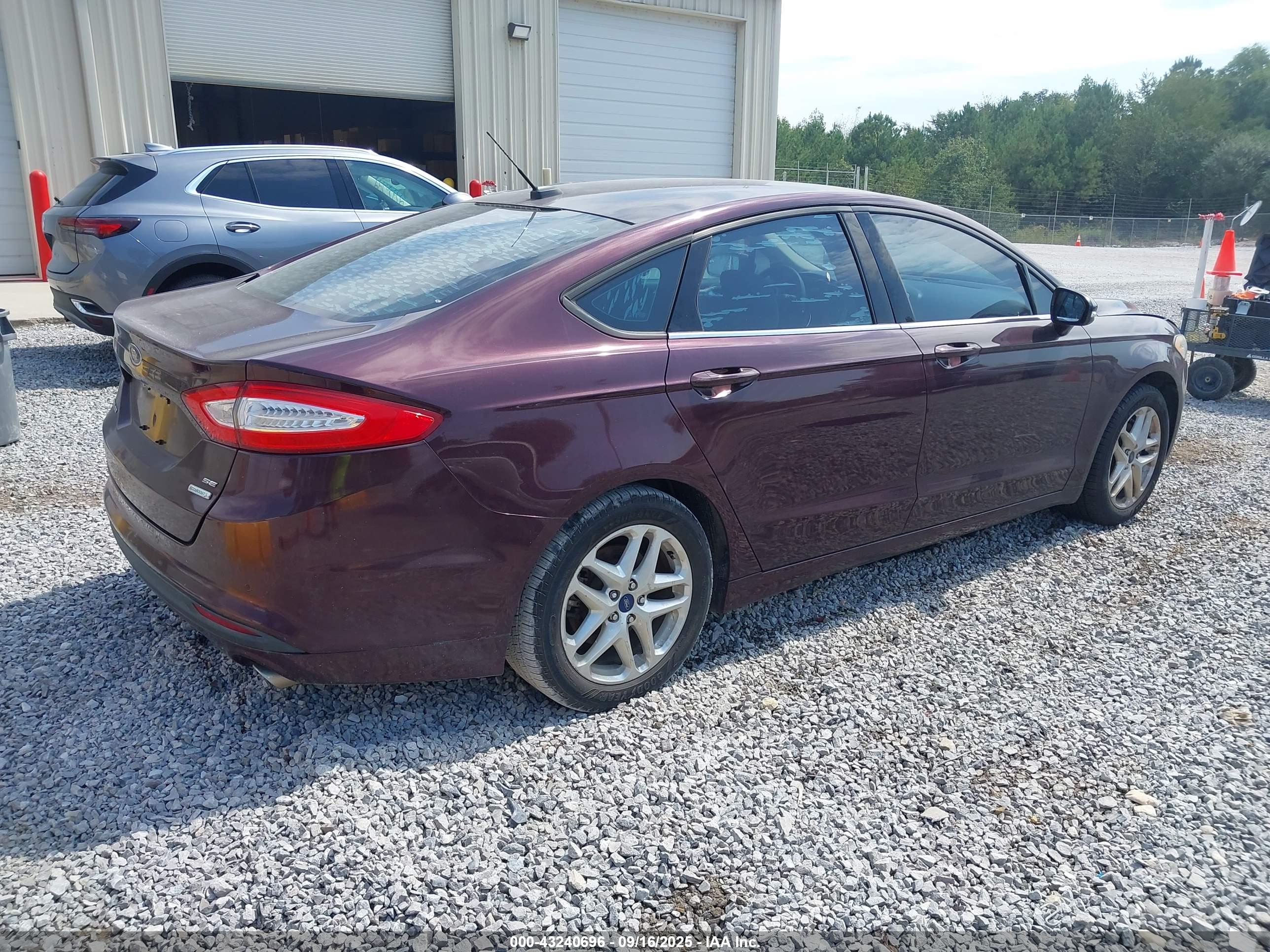 FORD FUSION image 4