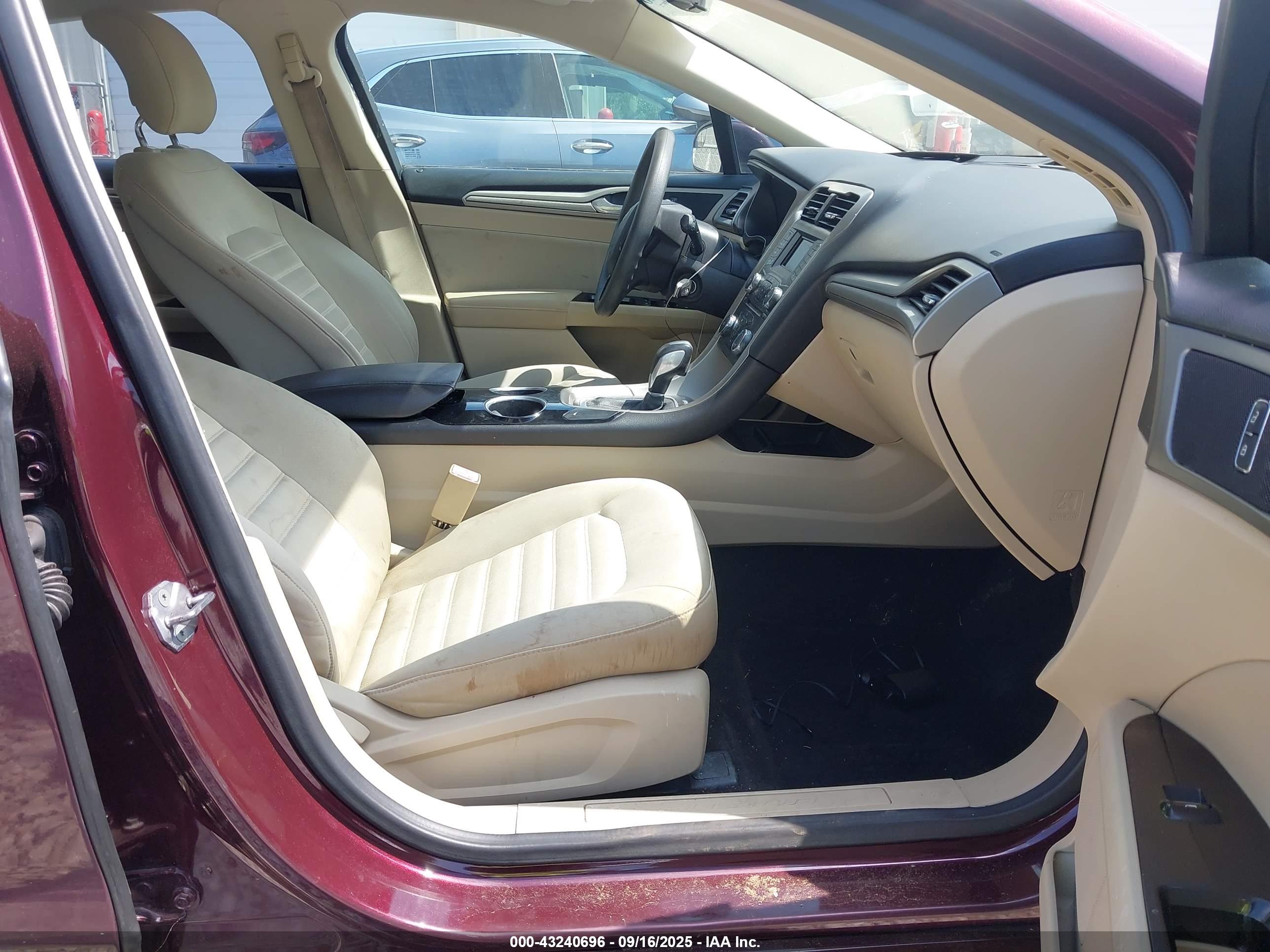 FORD FUSION image 5