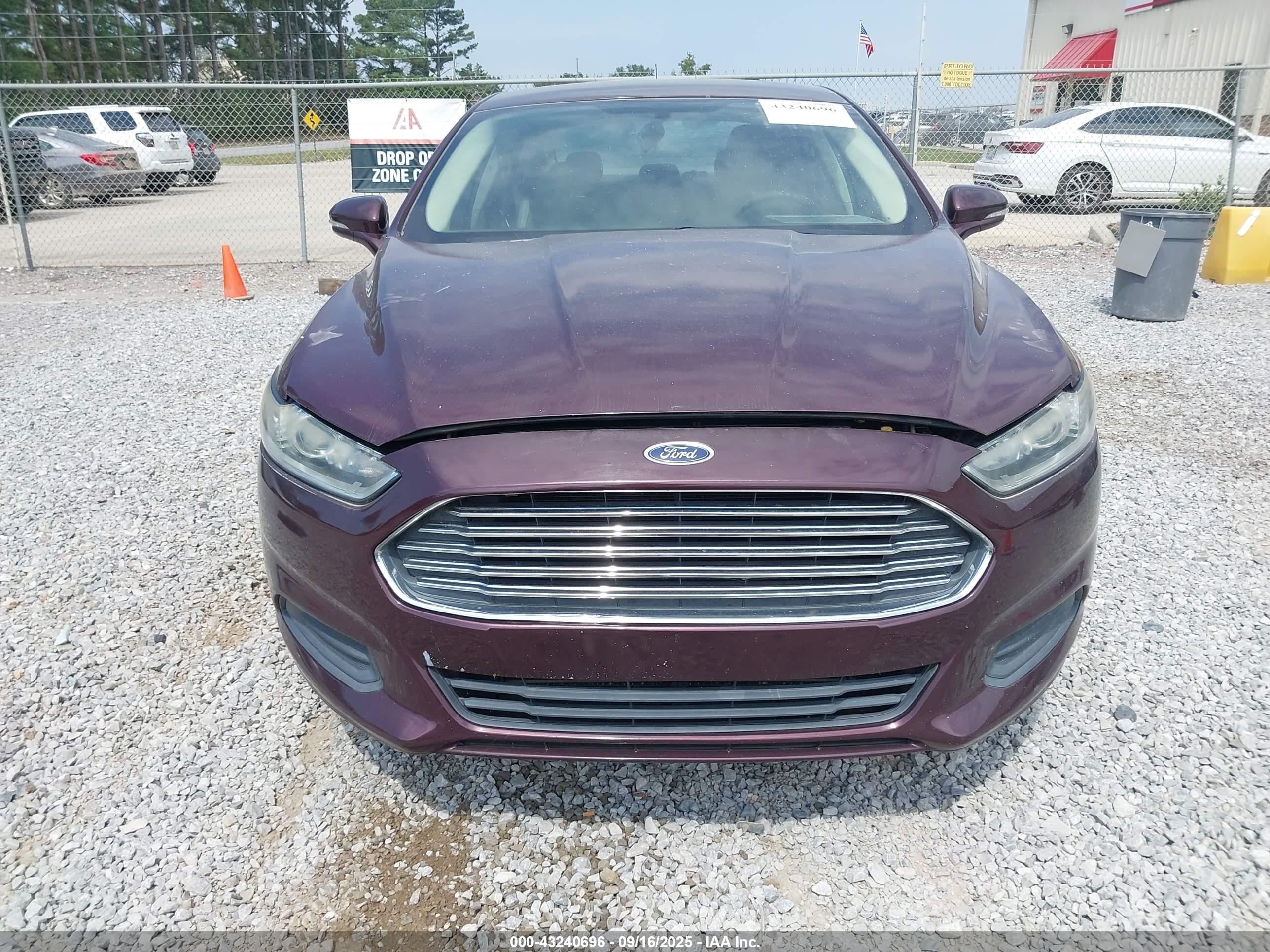 FORD FUSION image 6