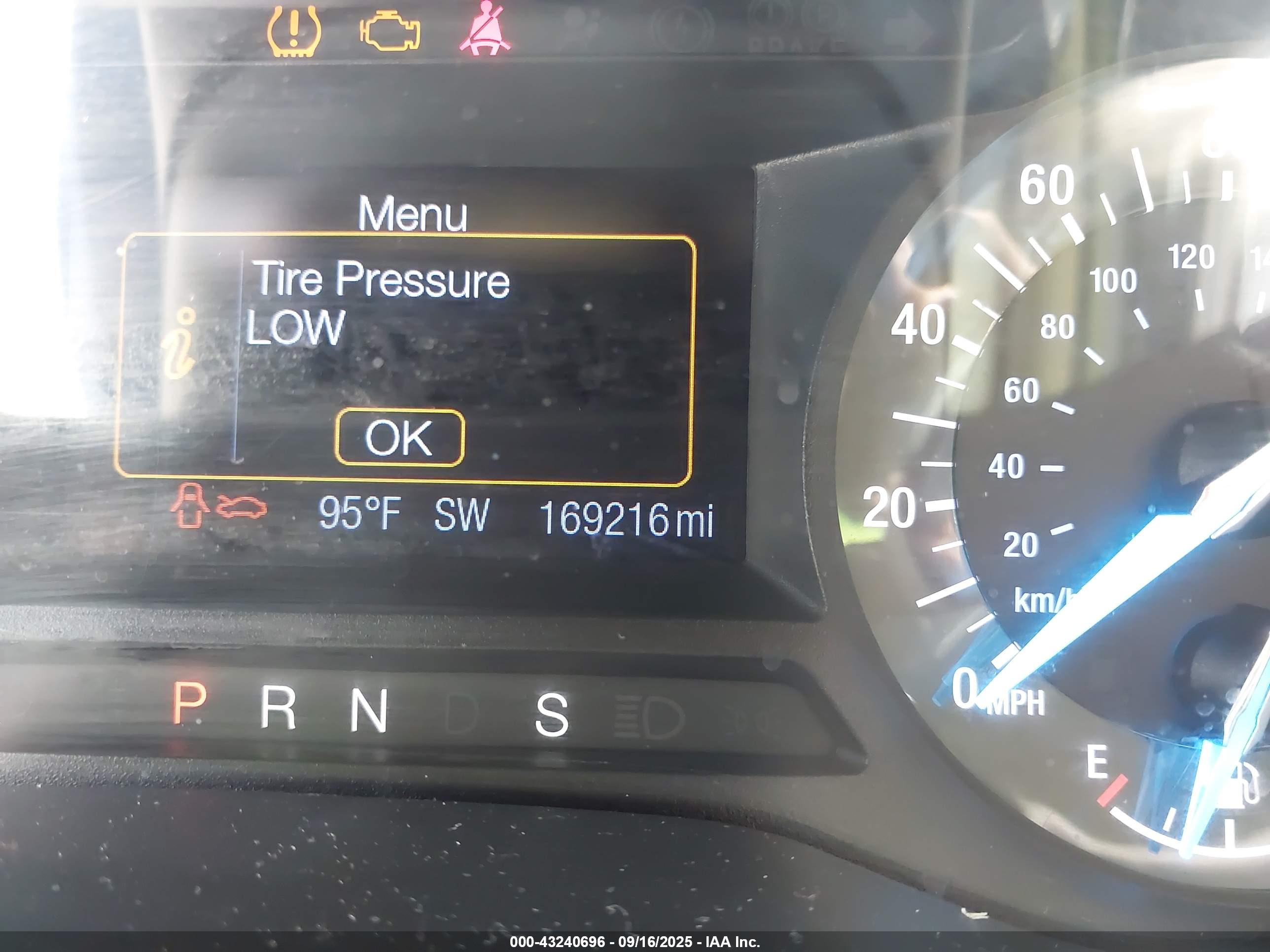 FORD FUSION image 7