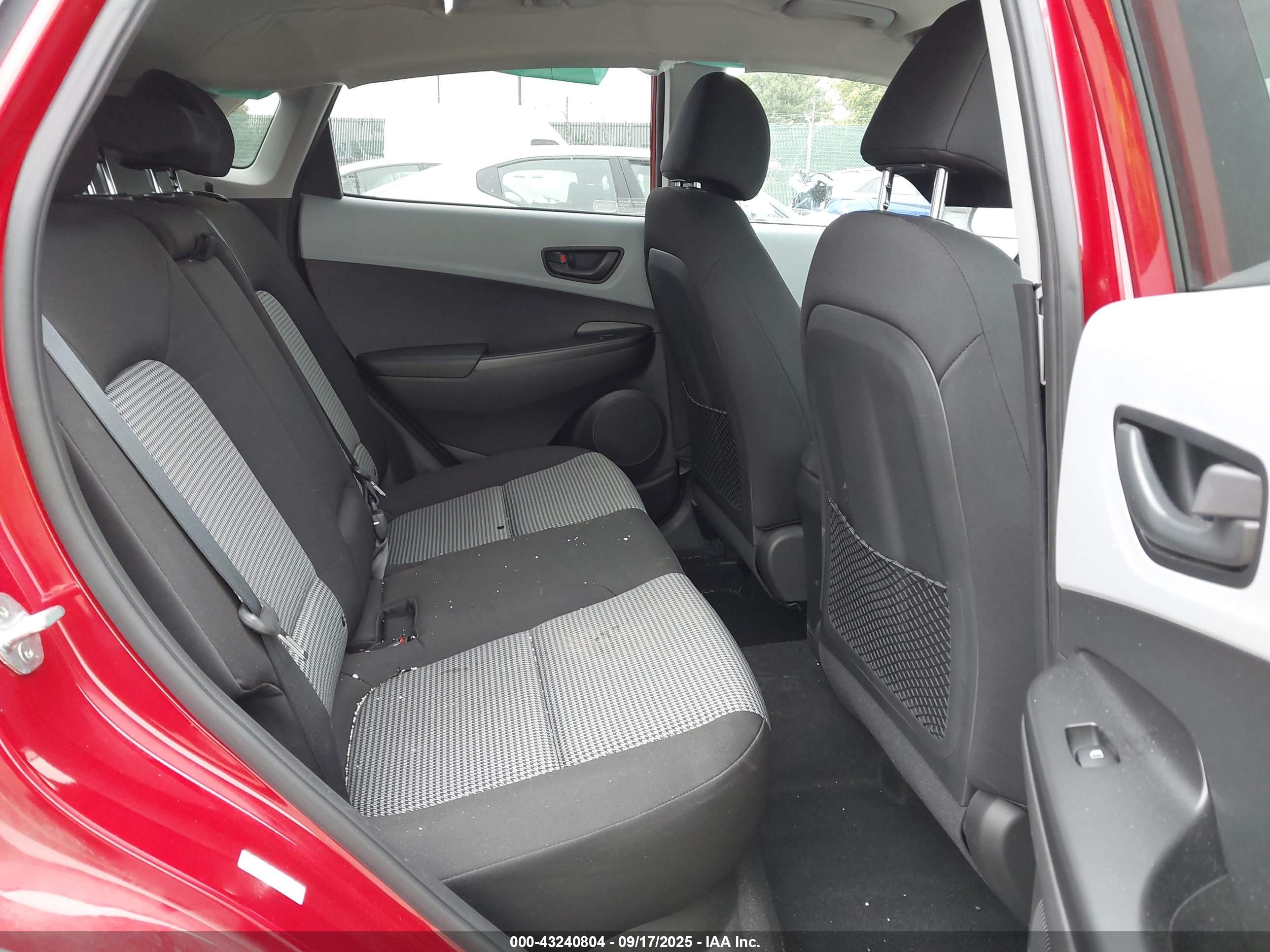 HYUNDAI KONA image 8