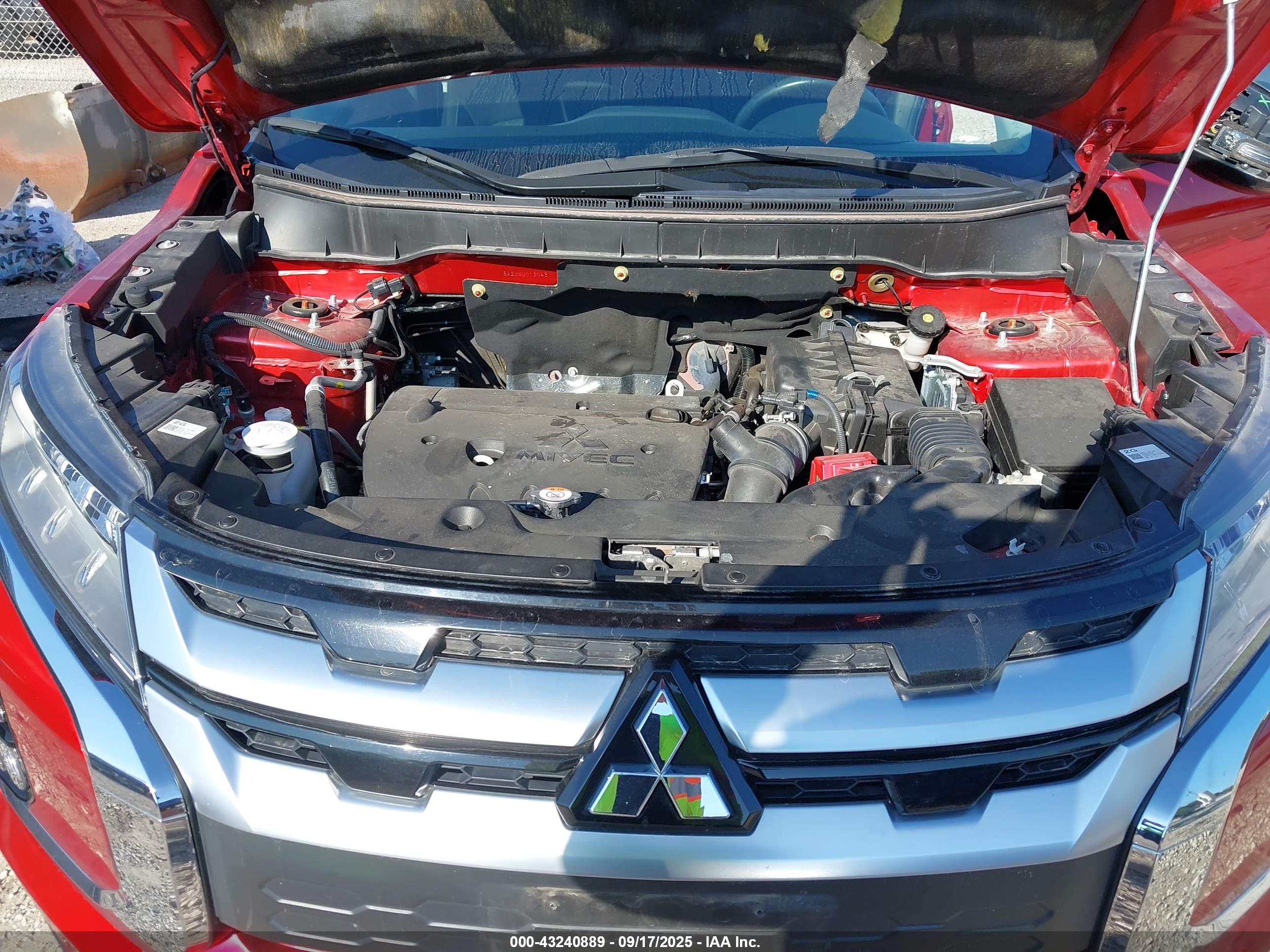 MITSUBISHI OUTLANDER image 10