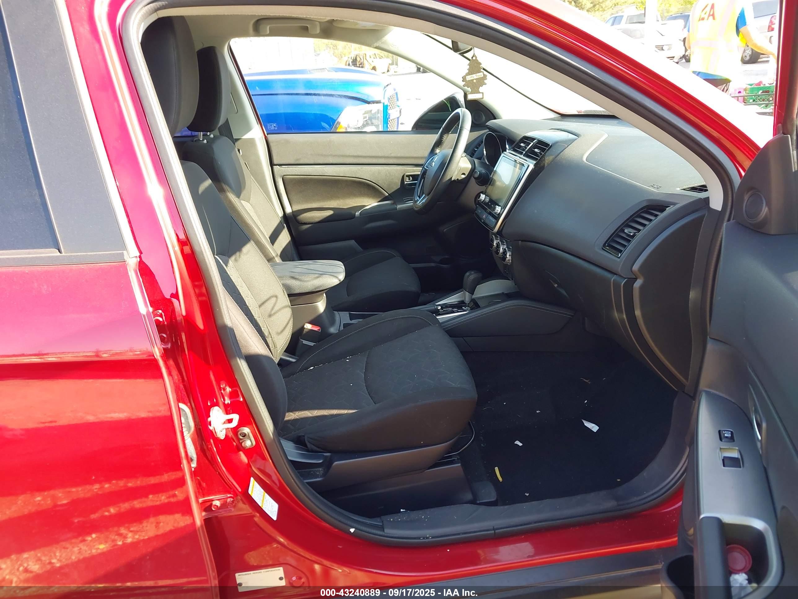 MITSUBISHI OUTLANDER image 5