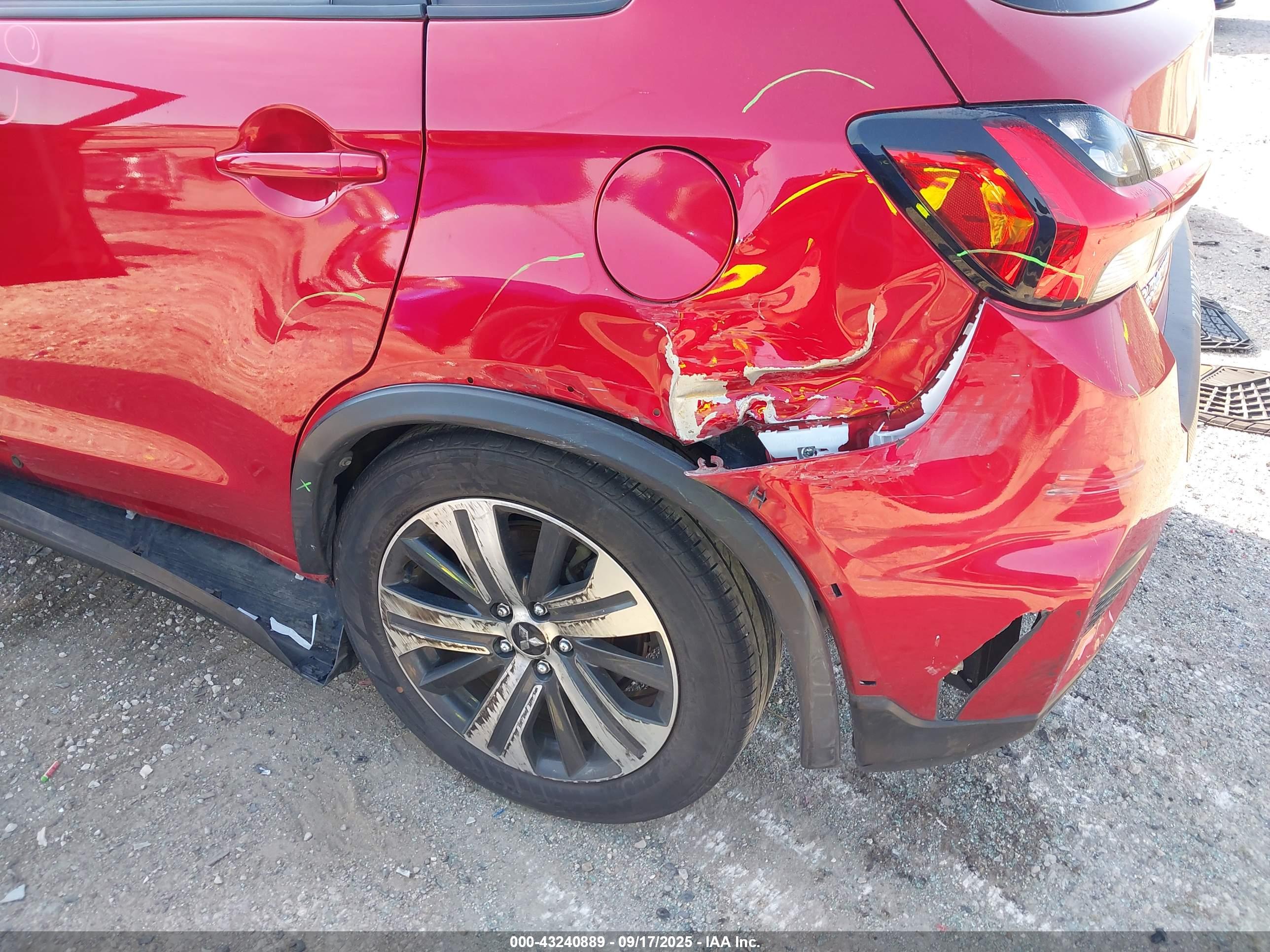 MITSUBISHI OUTLANDER image 6