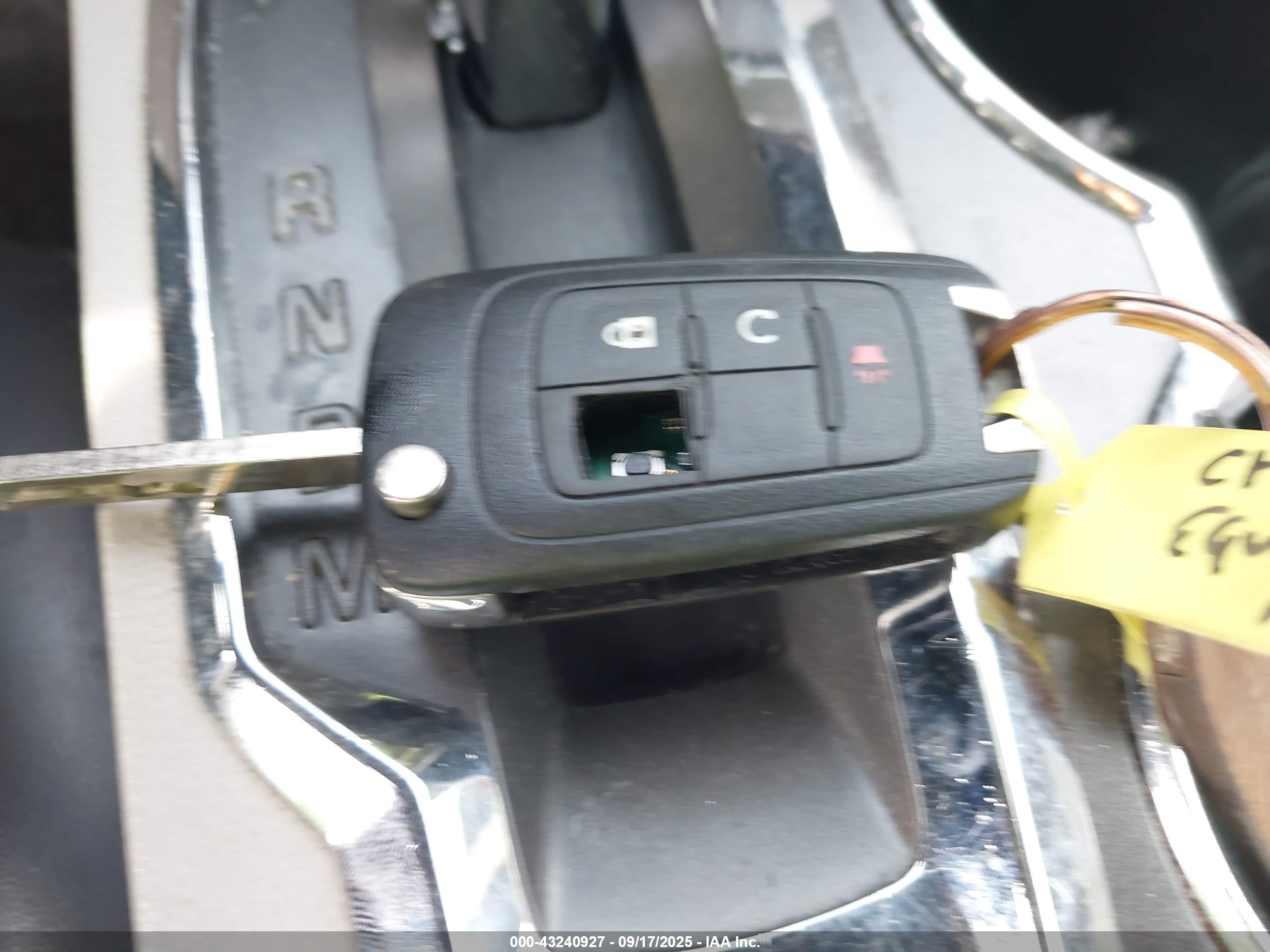 CHEVROLET EQUINOX image 11