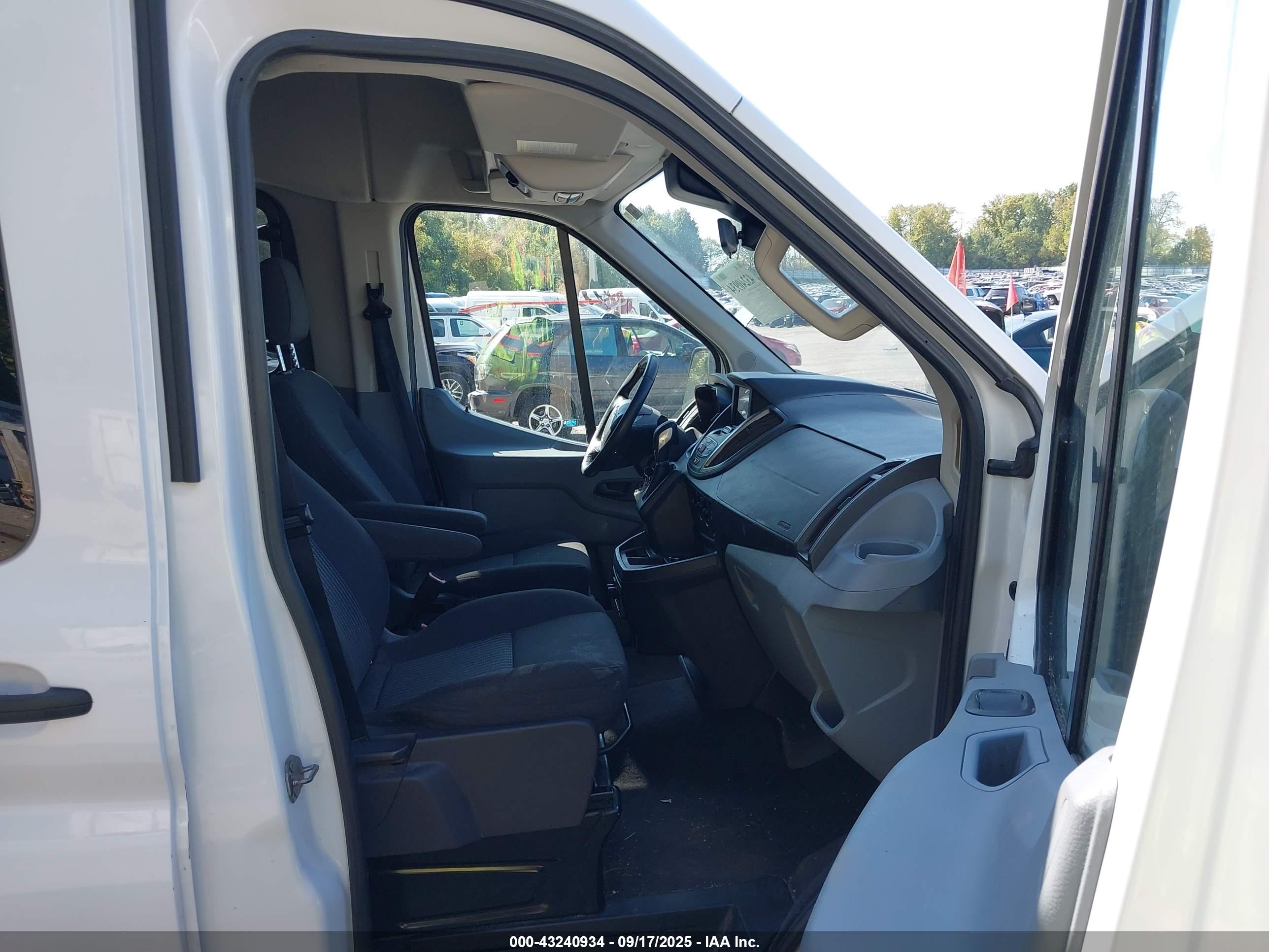 FORD TRANSIT-350 image 5