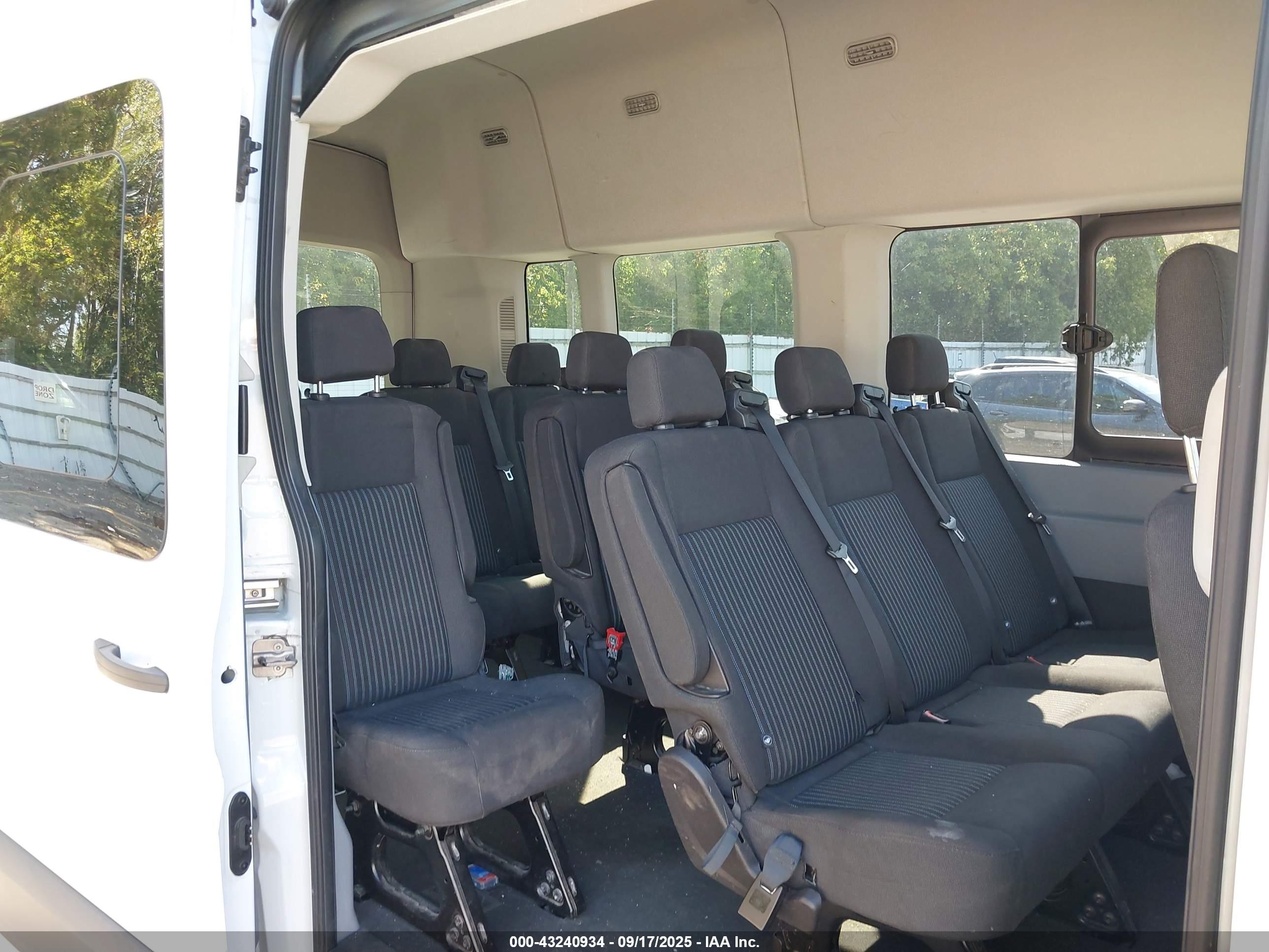 FORD TRANSIT-350 image 8