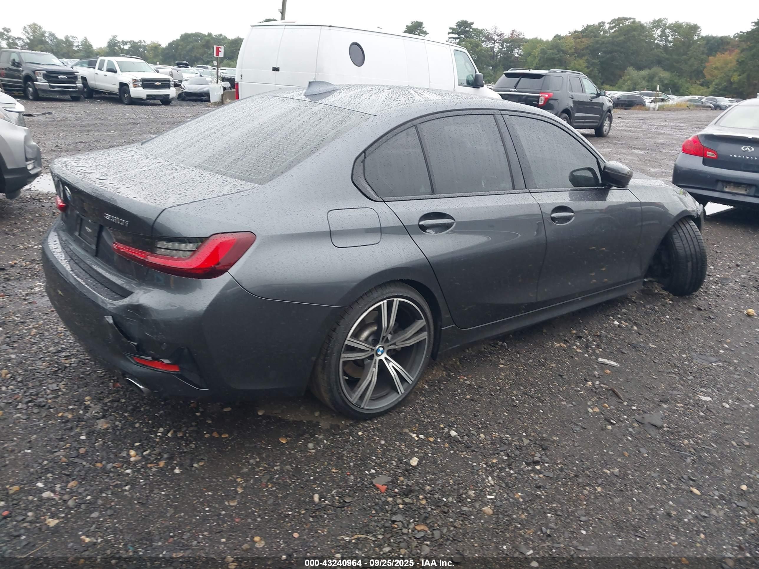 BMW 330I image 4