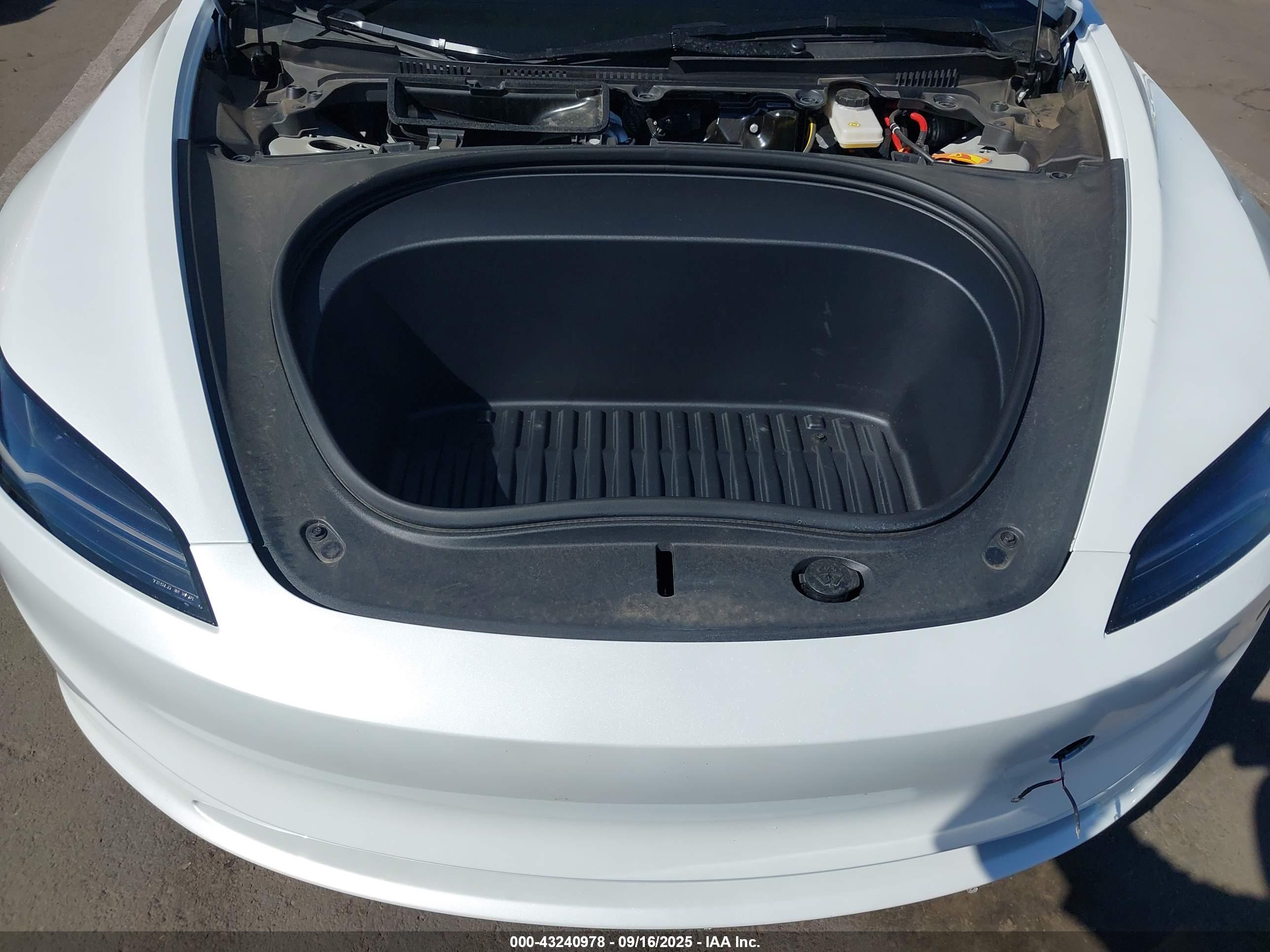 TESLA MODEL image 10