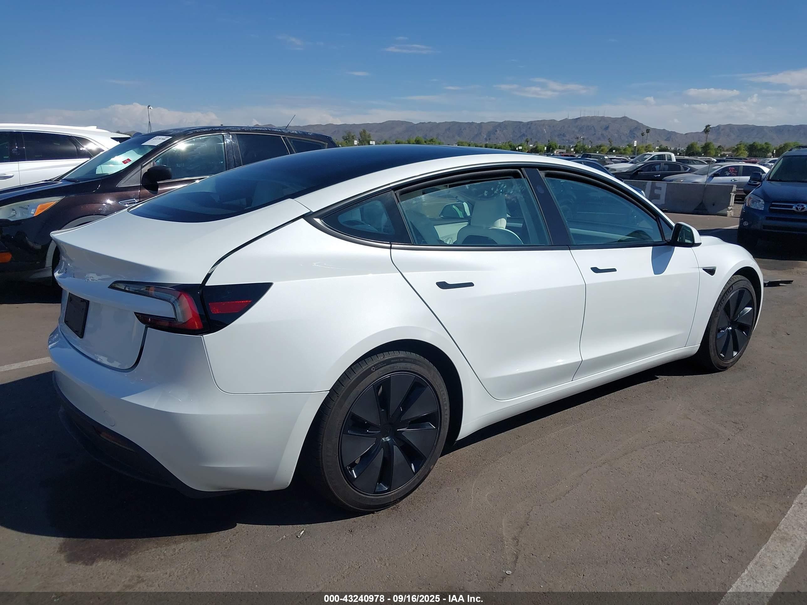 TESLA MODEL image 4