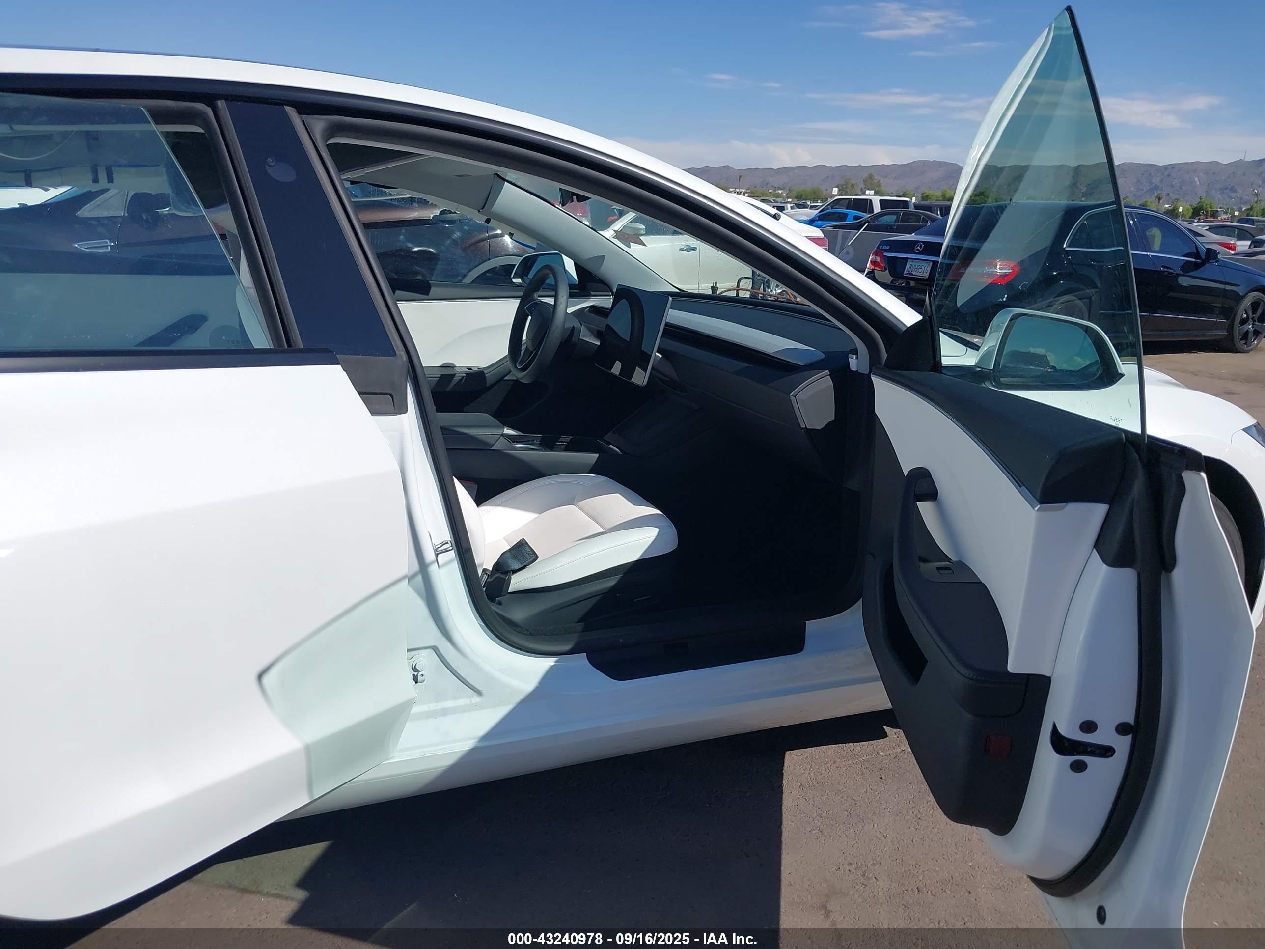 TESLA MODEL image 5