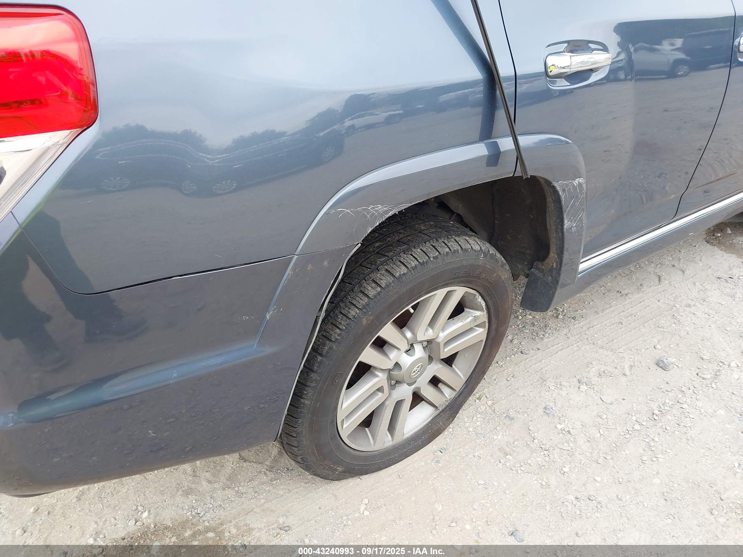 TOYOTA 4RUNNER image 6