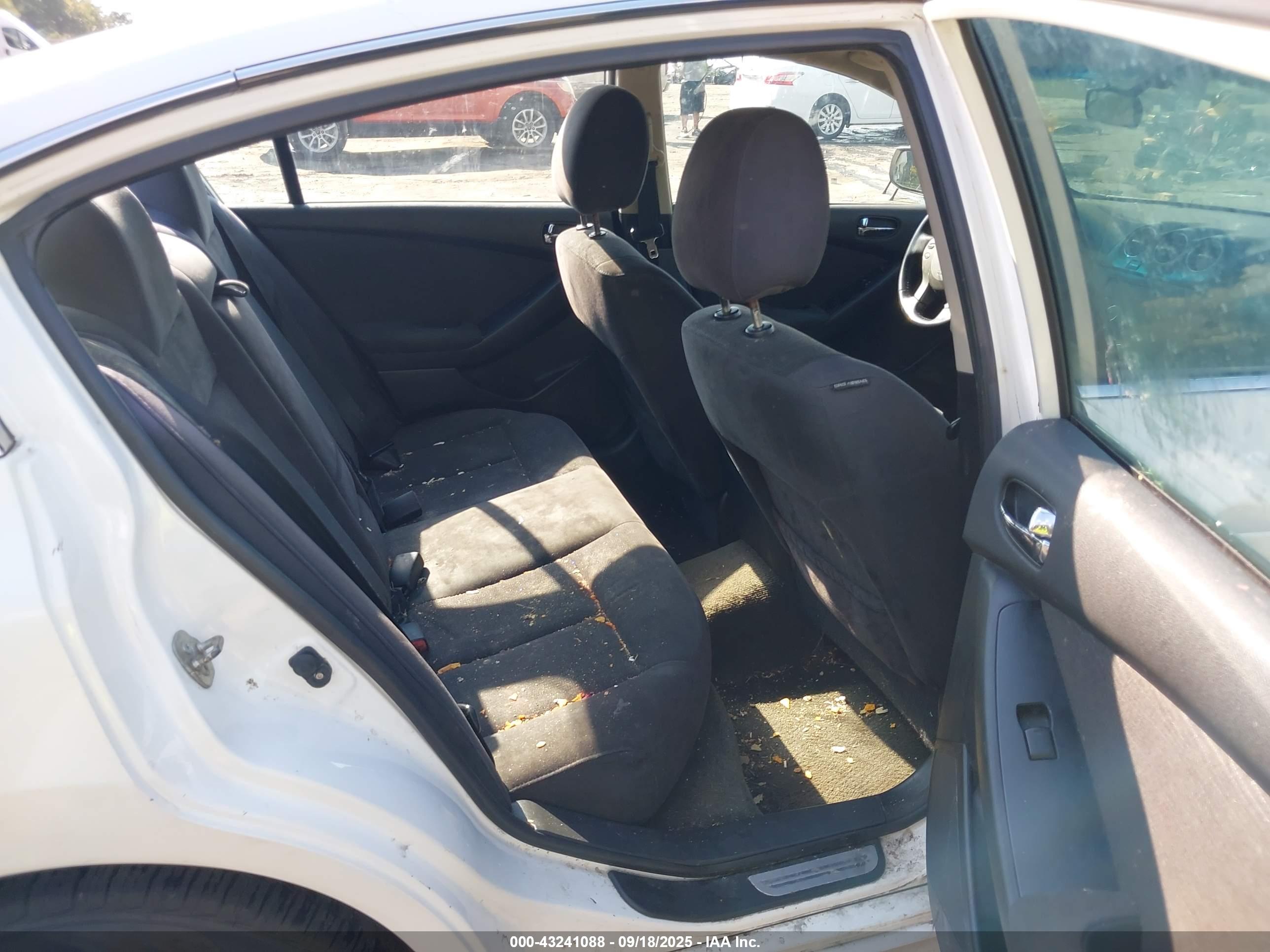 NISSAN ALTIMA image 8