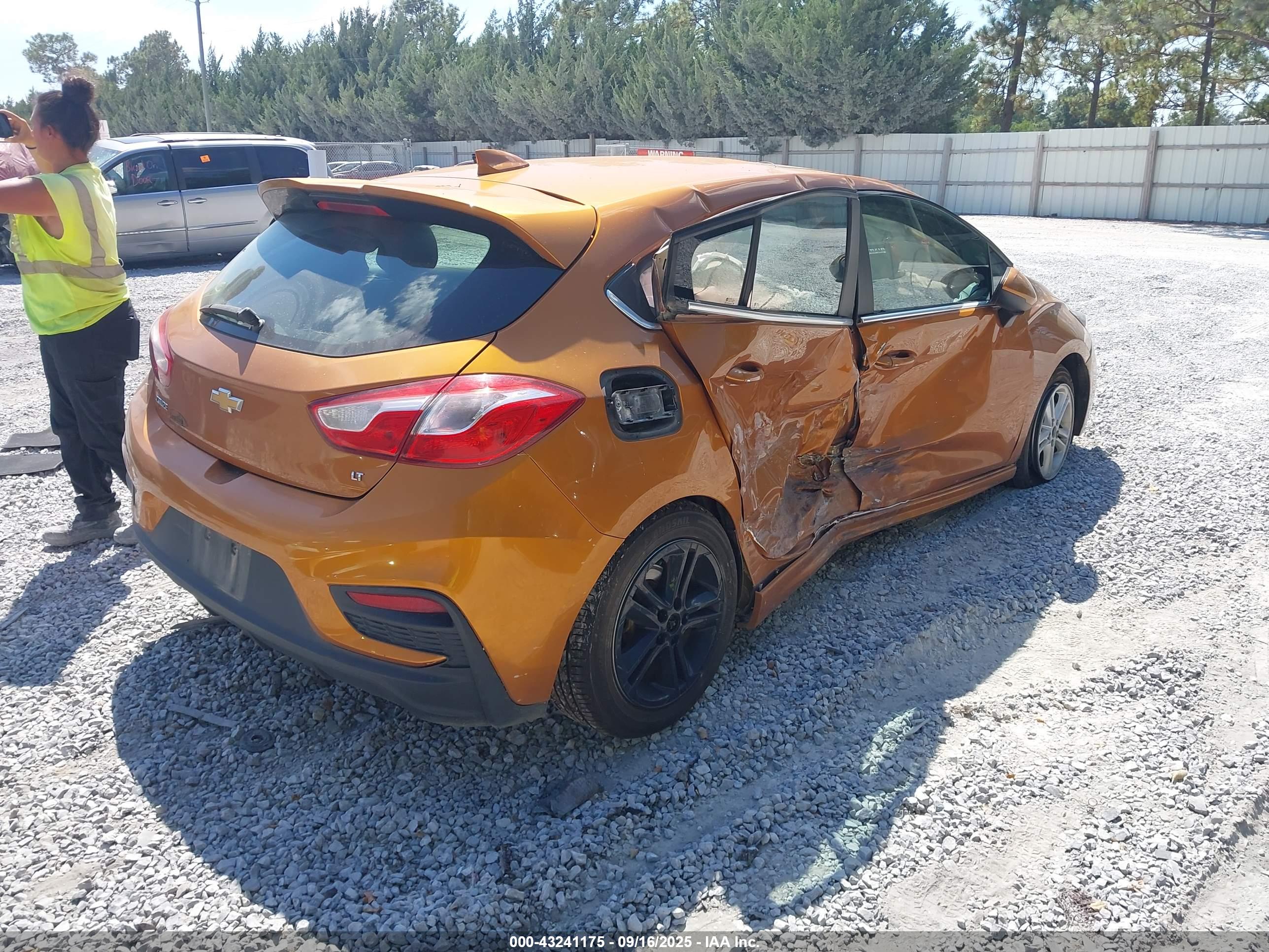 CHEVROLET CRUZE image 4