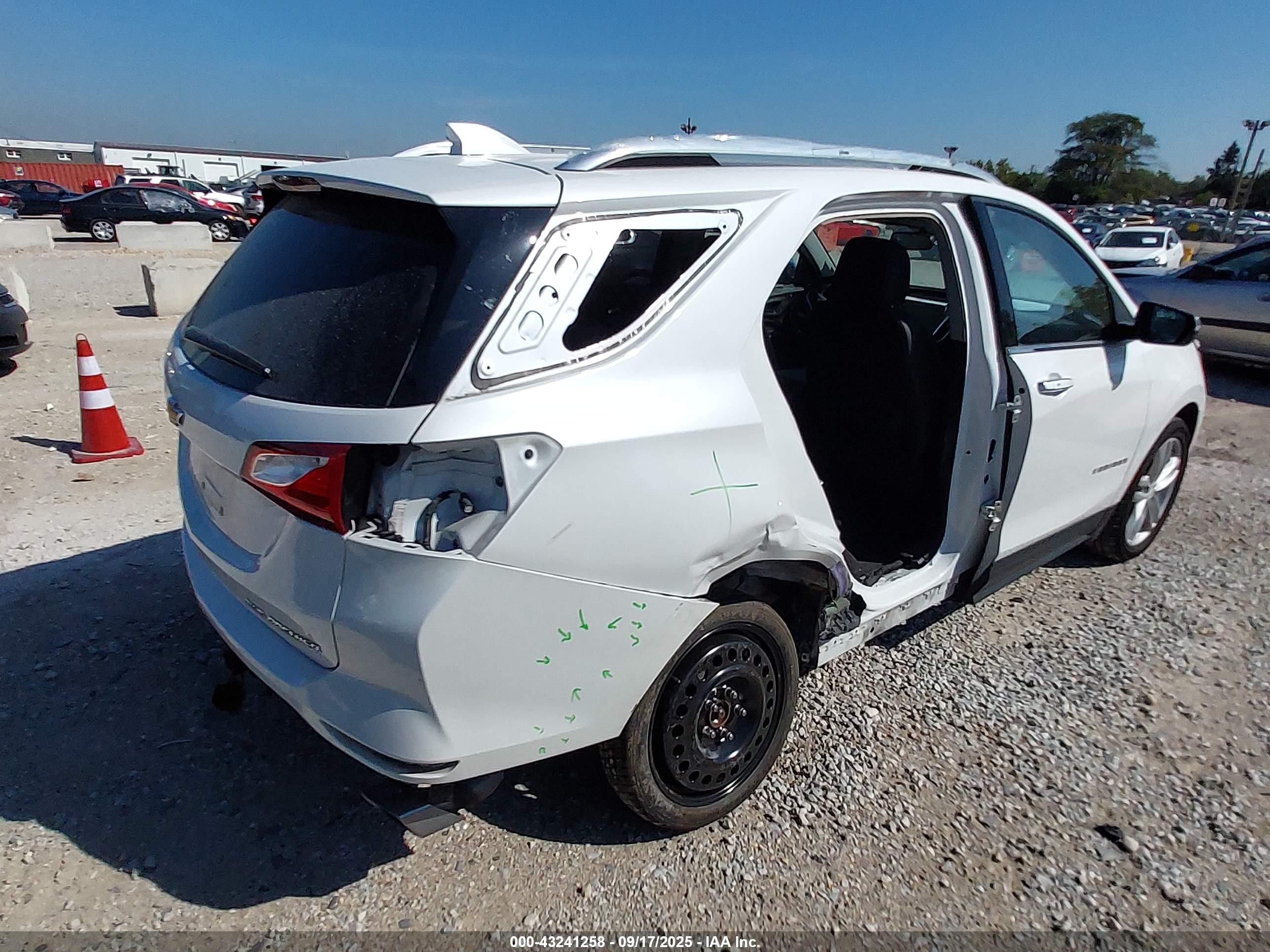 CHEVROLET EQUINOX image 4