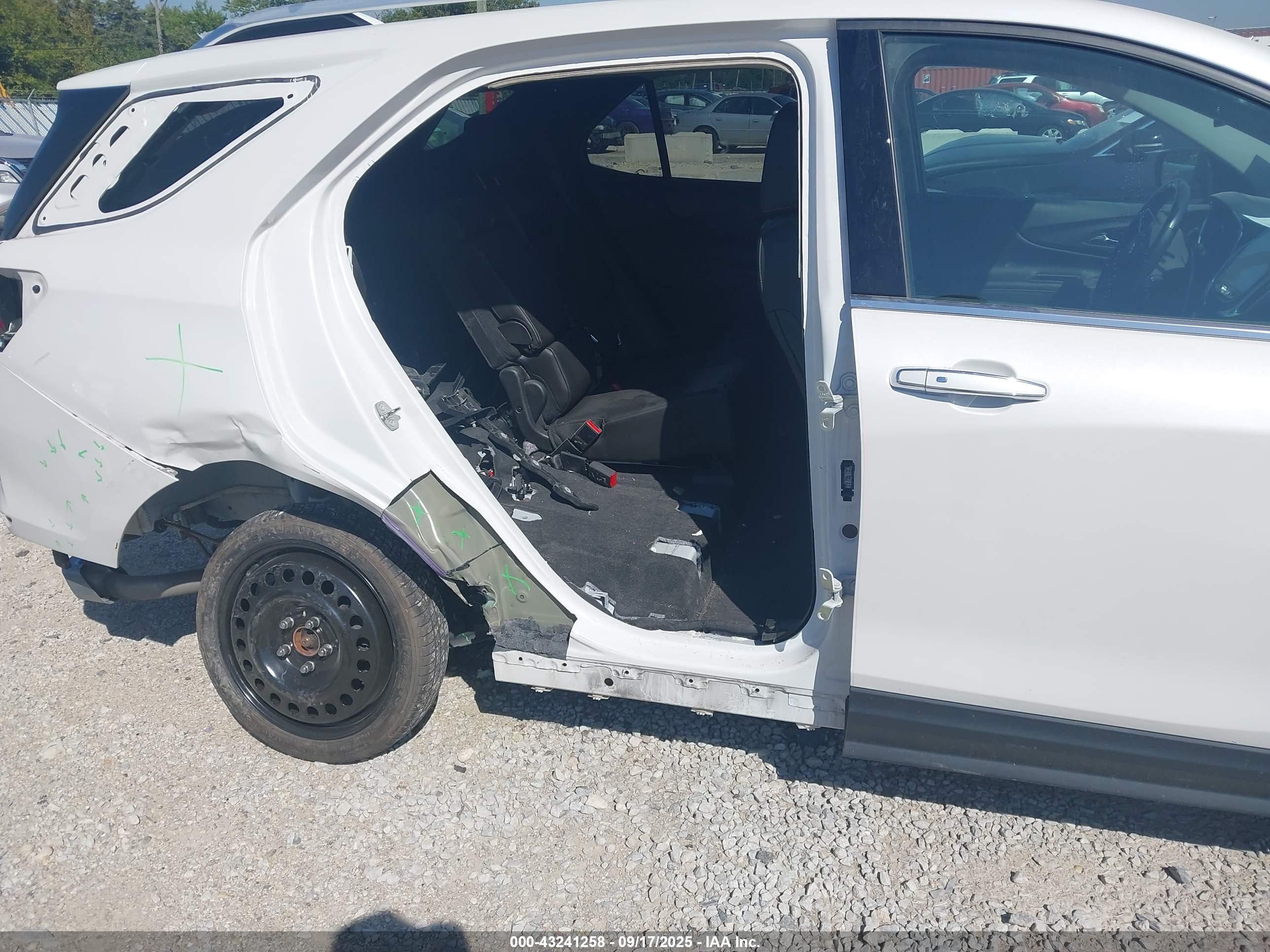CHEVROLET EQUINOX image 6