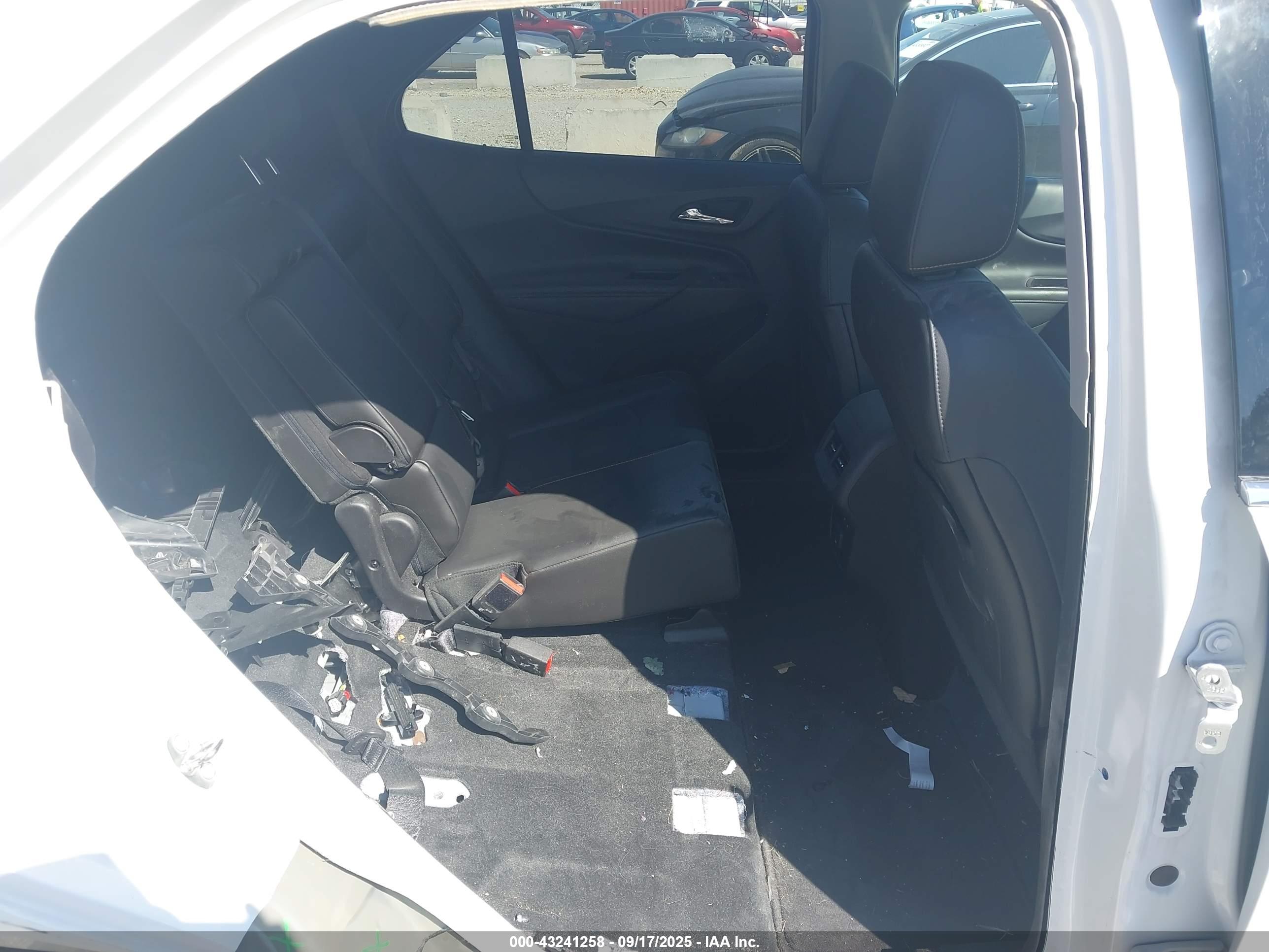 CHEVROLET EQUINOX image 8